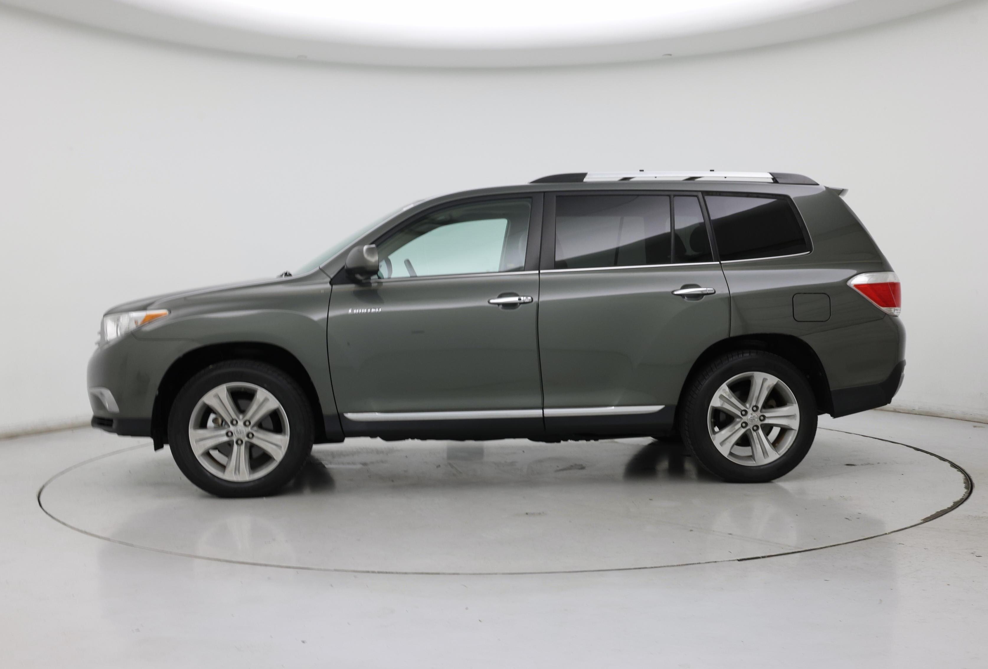 Thumbnail: 2013 Toyota Highlander - 3