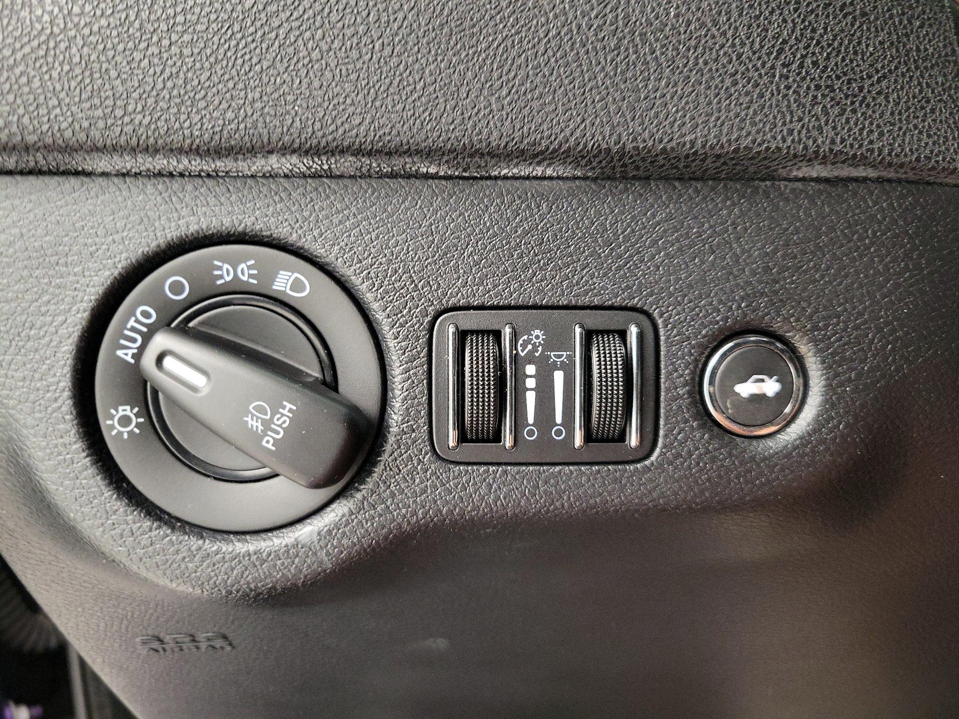 Thumbnail: 2014 Dodge Charger - 13