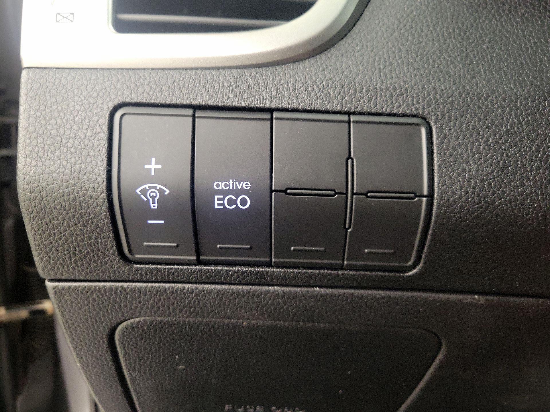 Thumbnail: 2013 Hyundai Elantra - 13