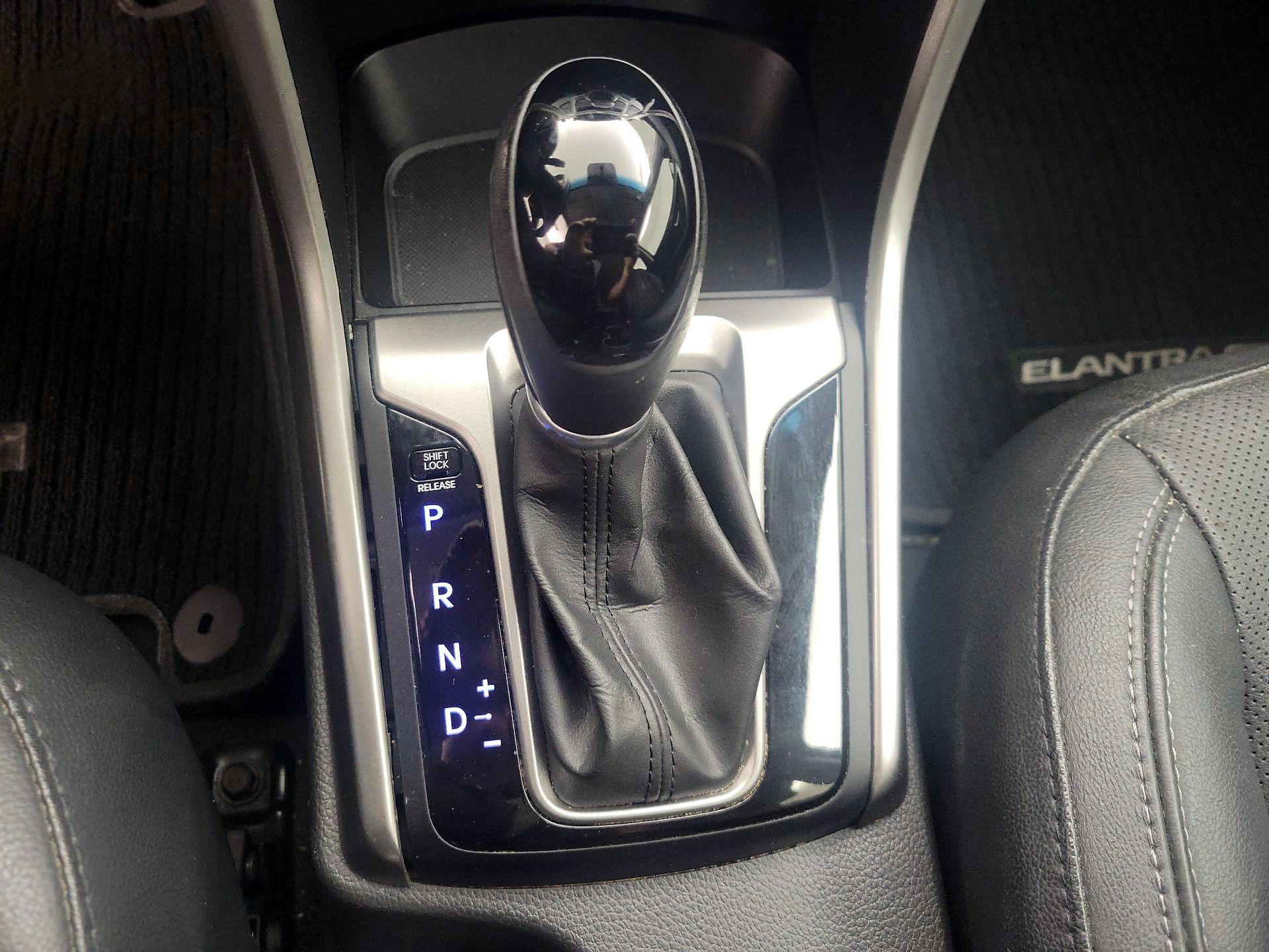 Thumbnail: 2013 Hyundai Elantra - 17