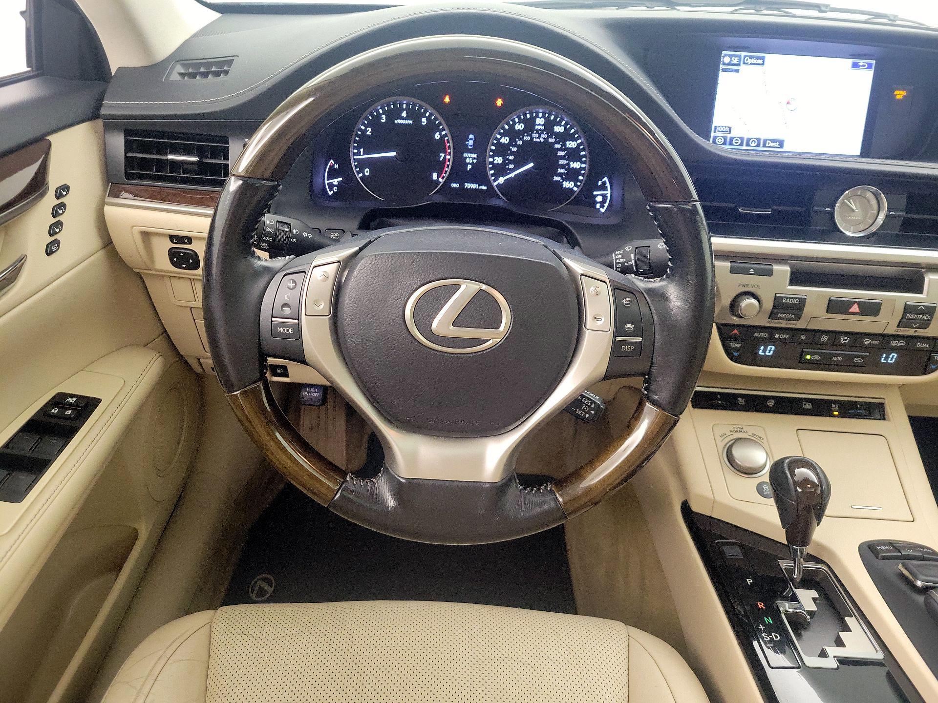 Thumbnail: 2015 Lexus ES - 10