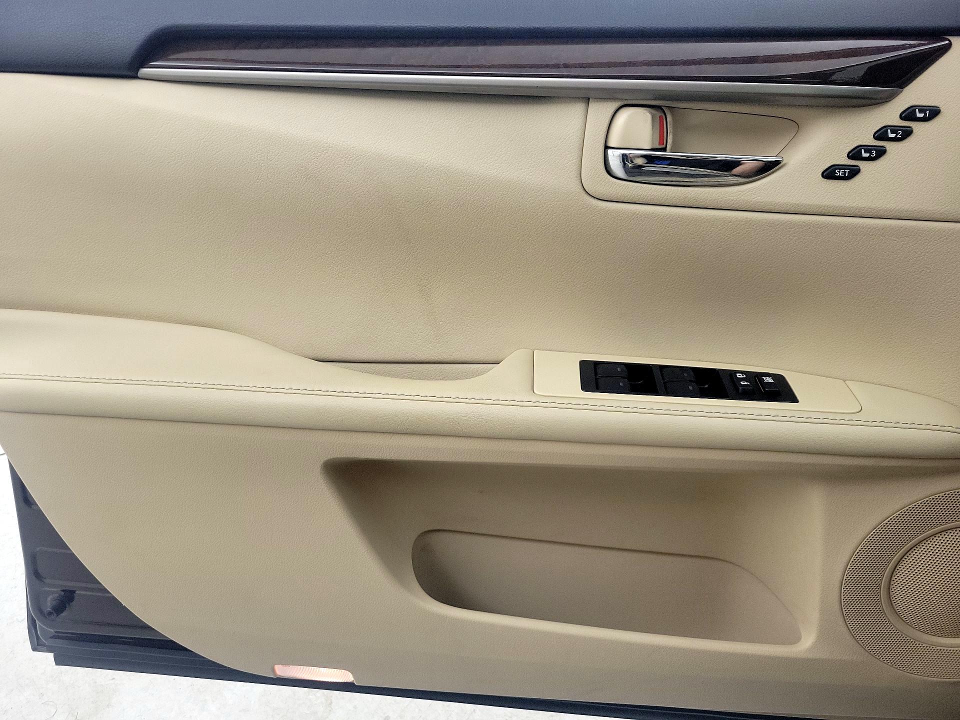 Thumbnail: 2015 Lexus ES - 12