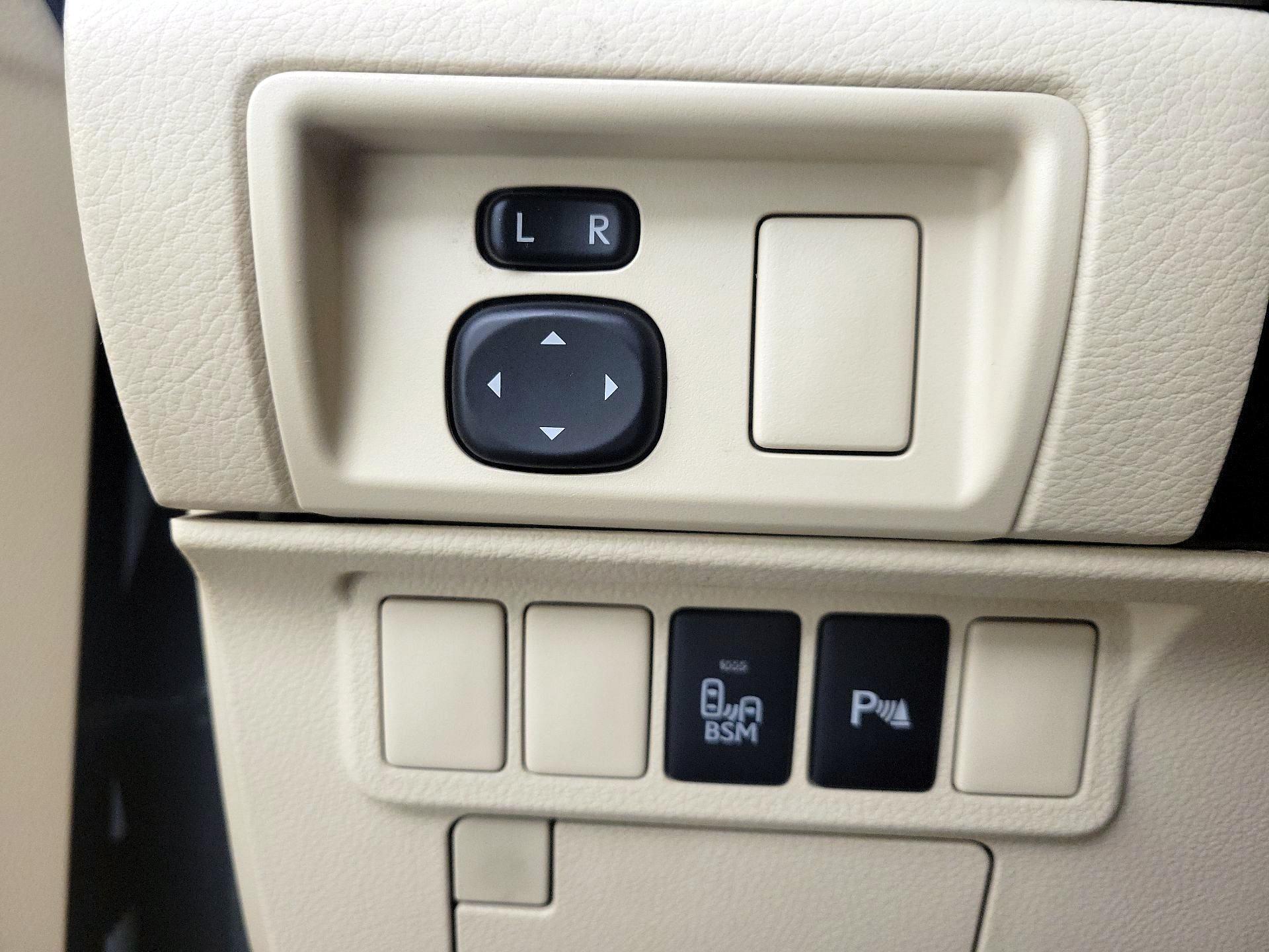 Thumbnail: 2015 Lexus ES - 13
