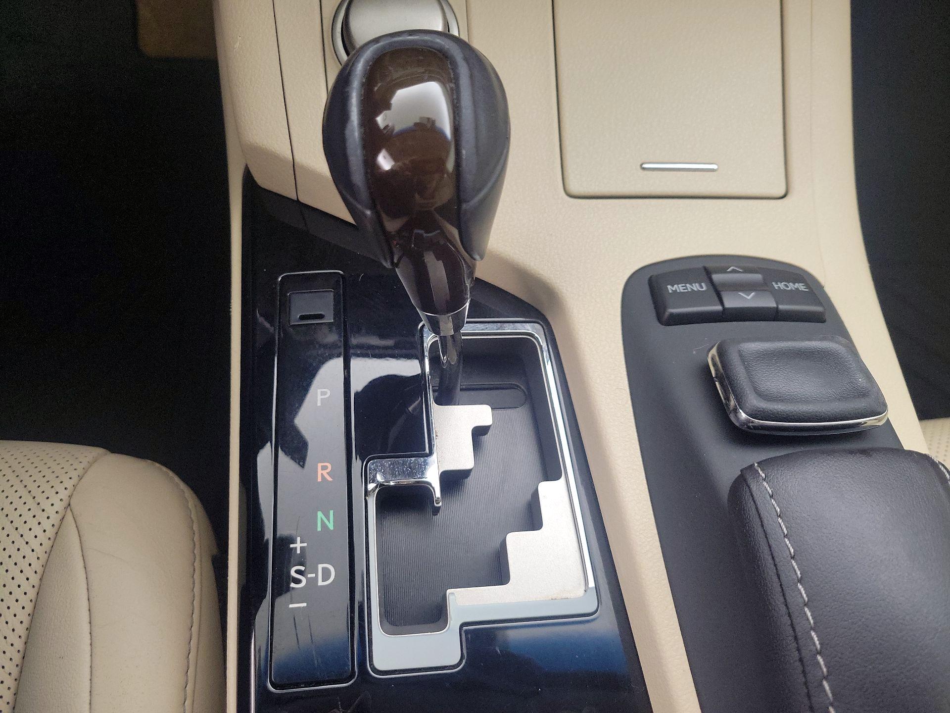 Thumbnail: 2015 Lexus ES - 18