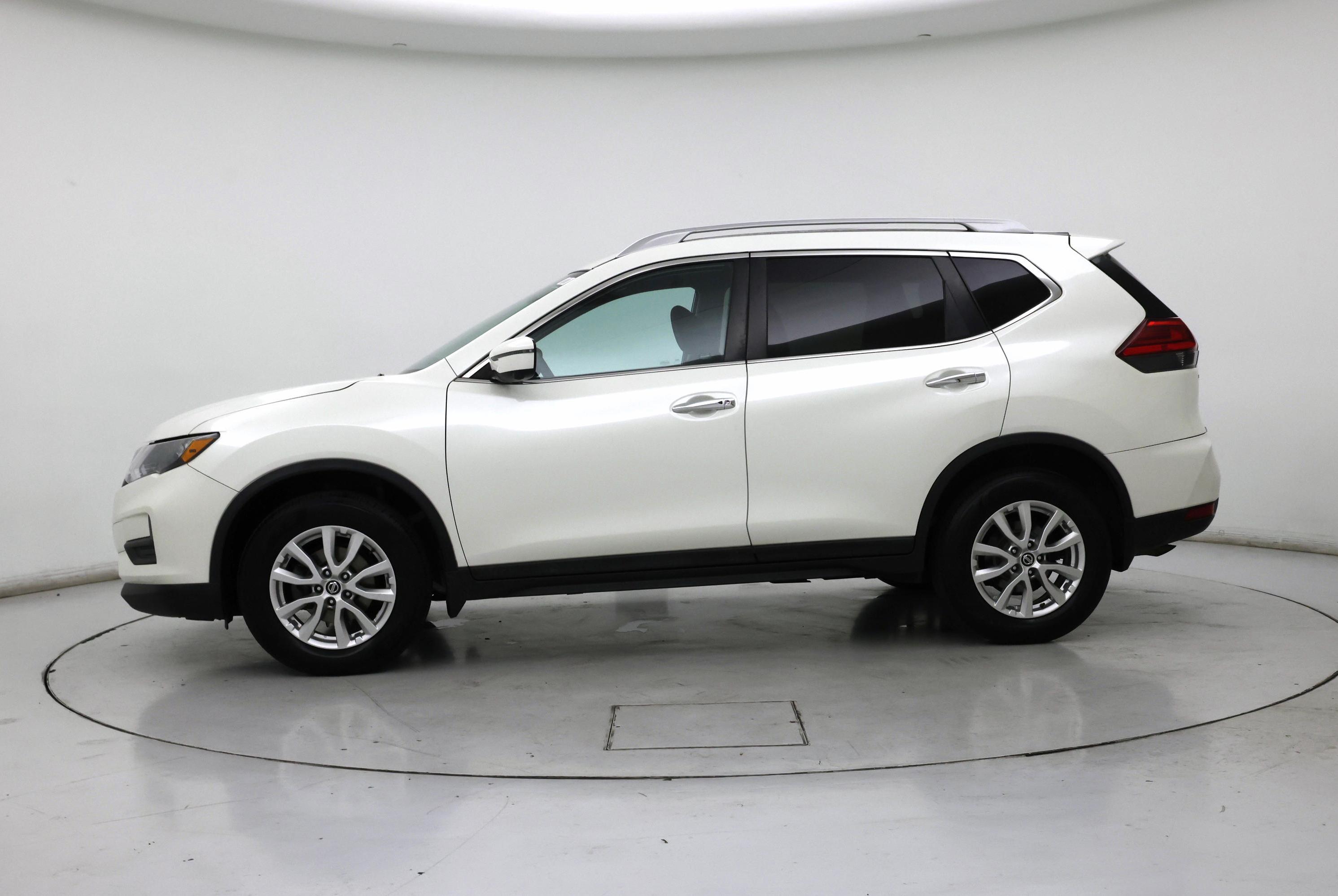 Thumbnail: 2017 Nissan Rogue - 3