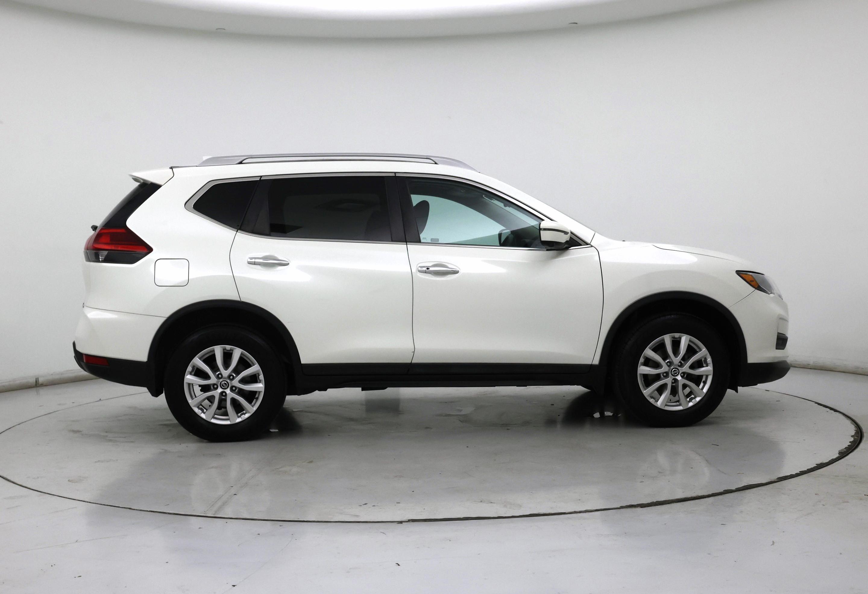 Thumbnail: 2017 Nissan Rogue - 7