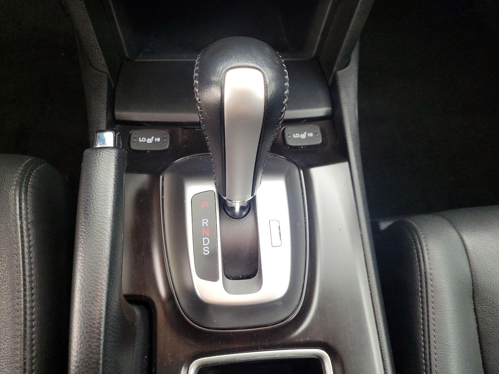Thumbnail: 2015 Honda Accord Crosstour - 17