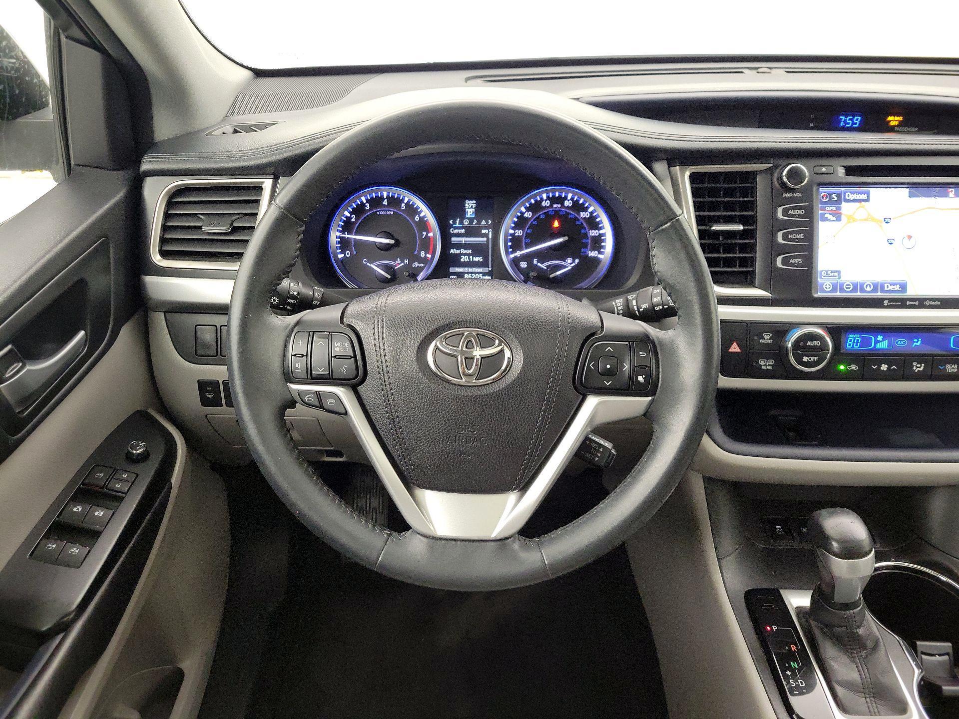 Thumbnail: 2016 Toyota Highlander - 10