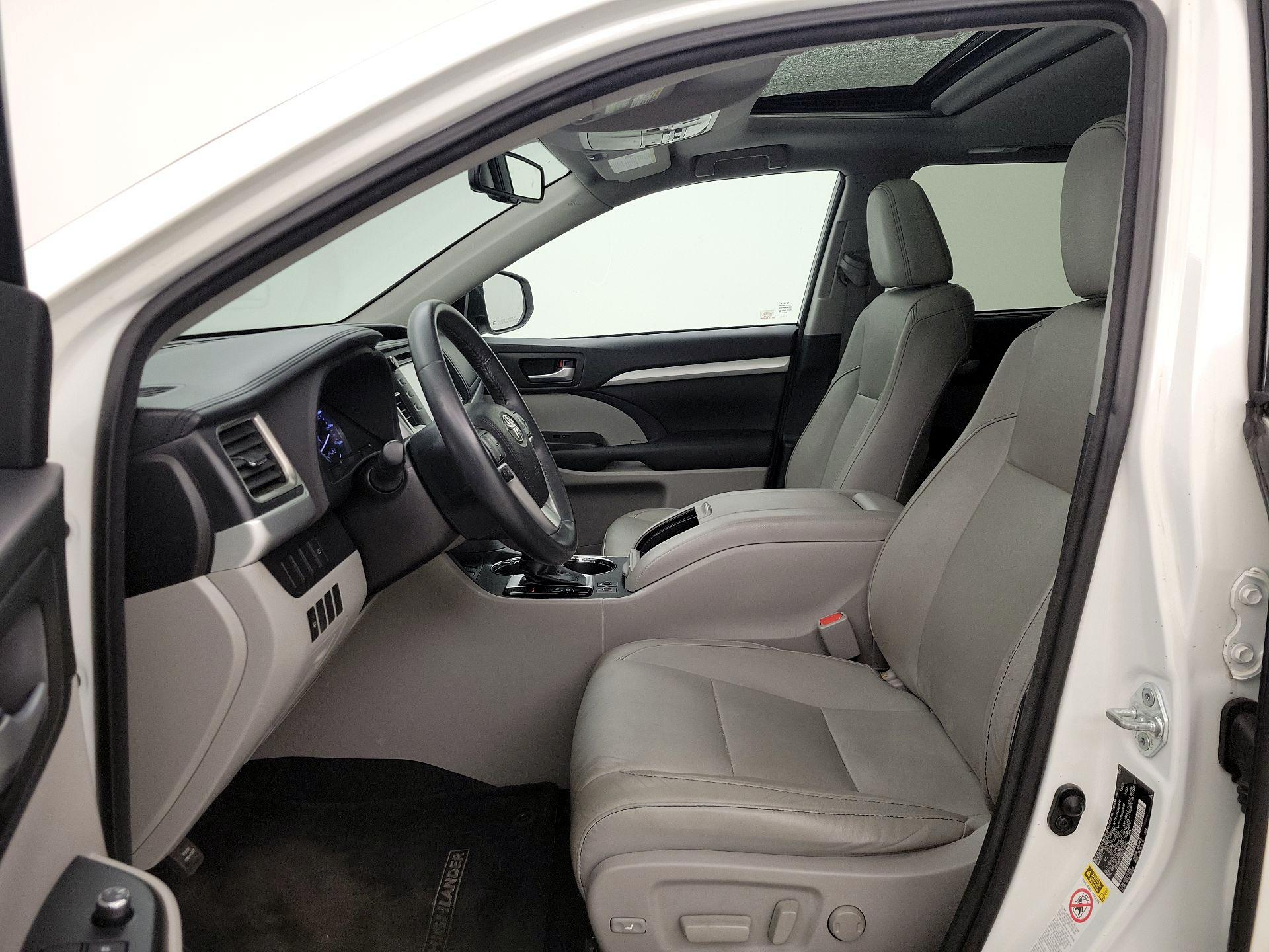 Thumbnail: 2016 Toyota Highlander - 11