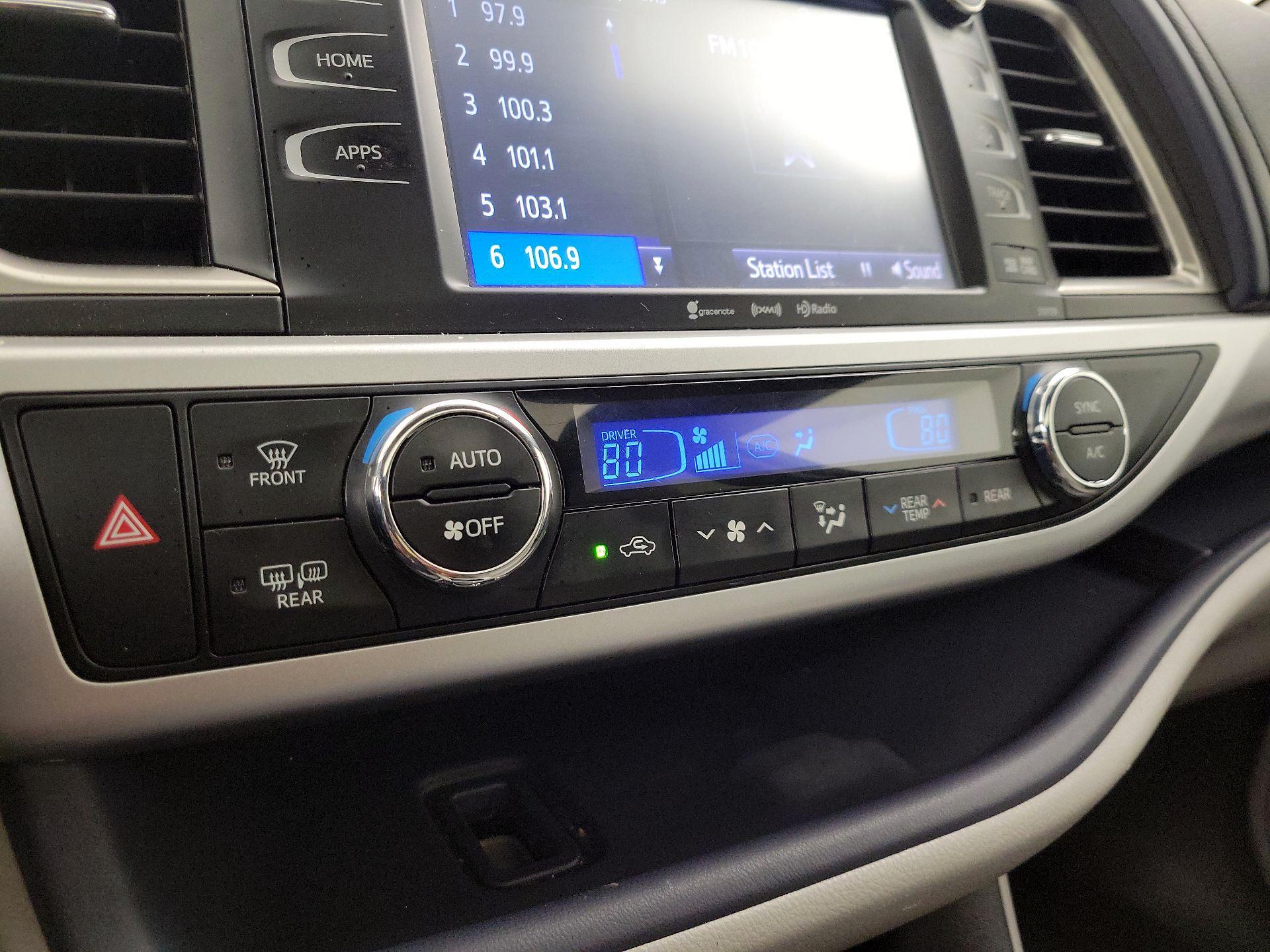 Thumbnail: 2016 Toyota Highlander - 17