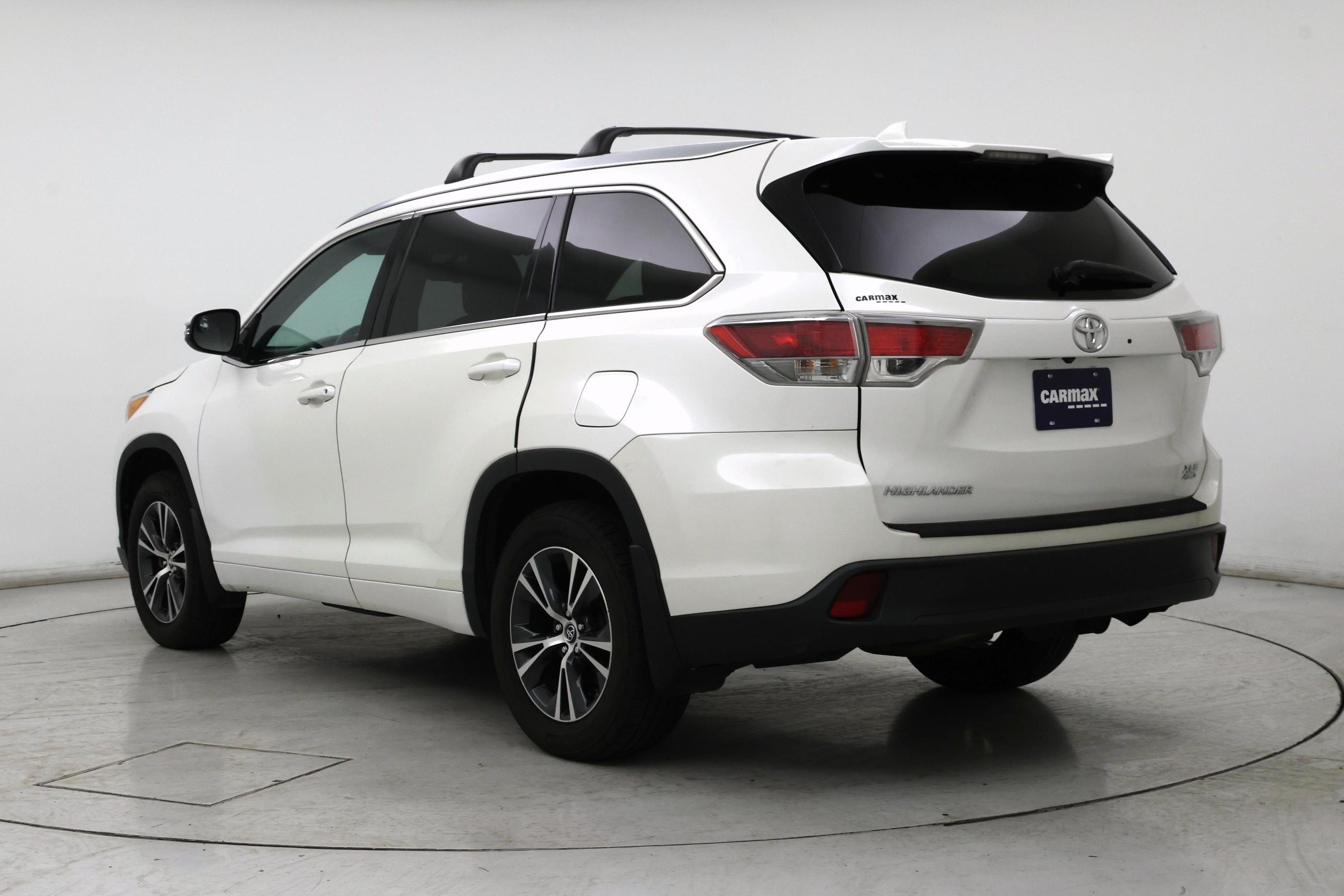 Thumbnail: 2016 Toyota Highlander - 2