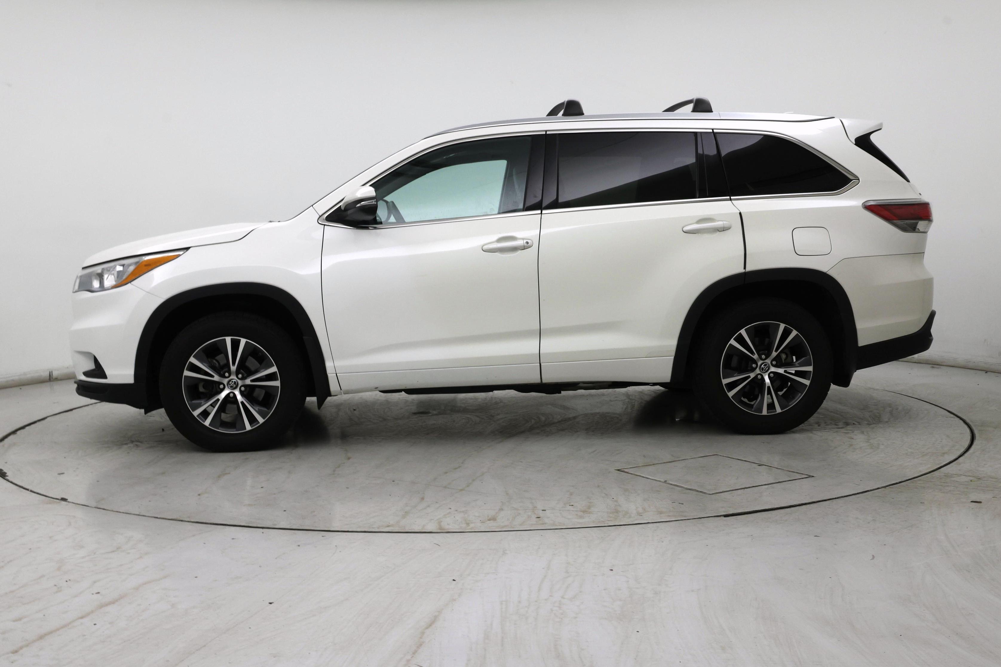 Thumbnail: 2016 Toyota Highlander - 3