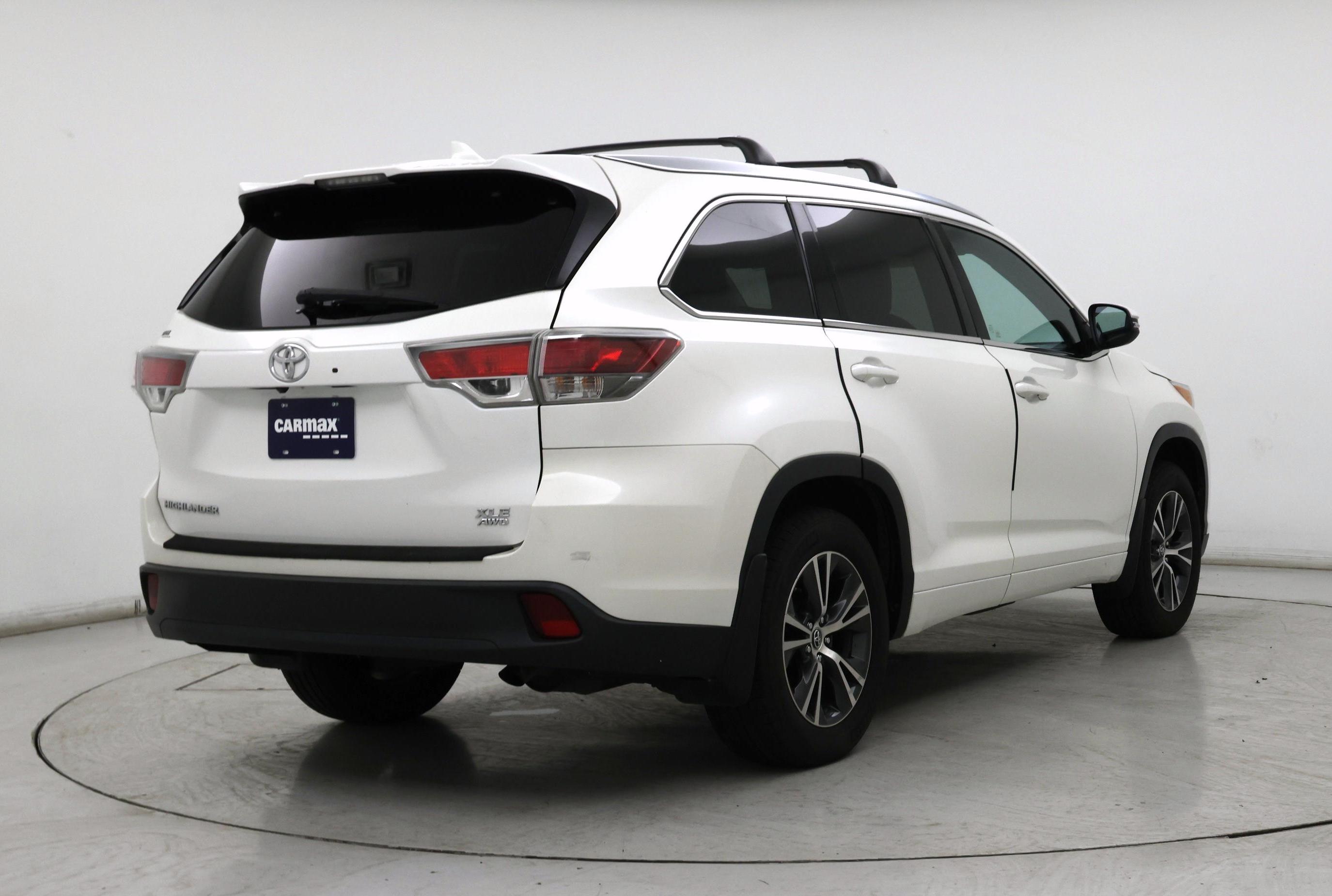 Thumbnail: 2016 Toyota Highlander - 8