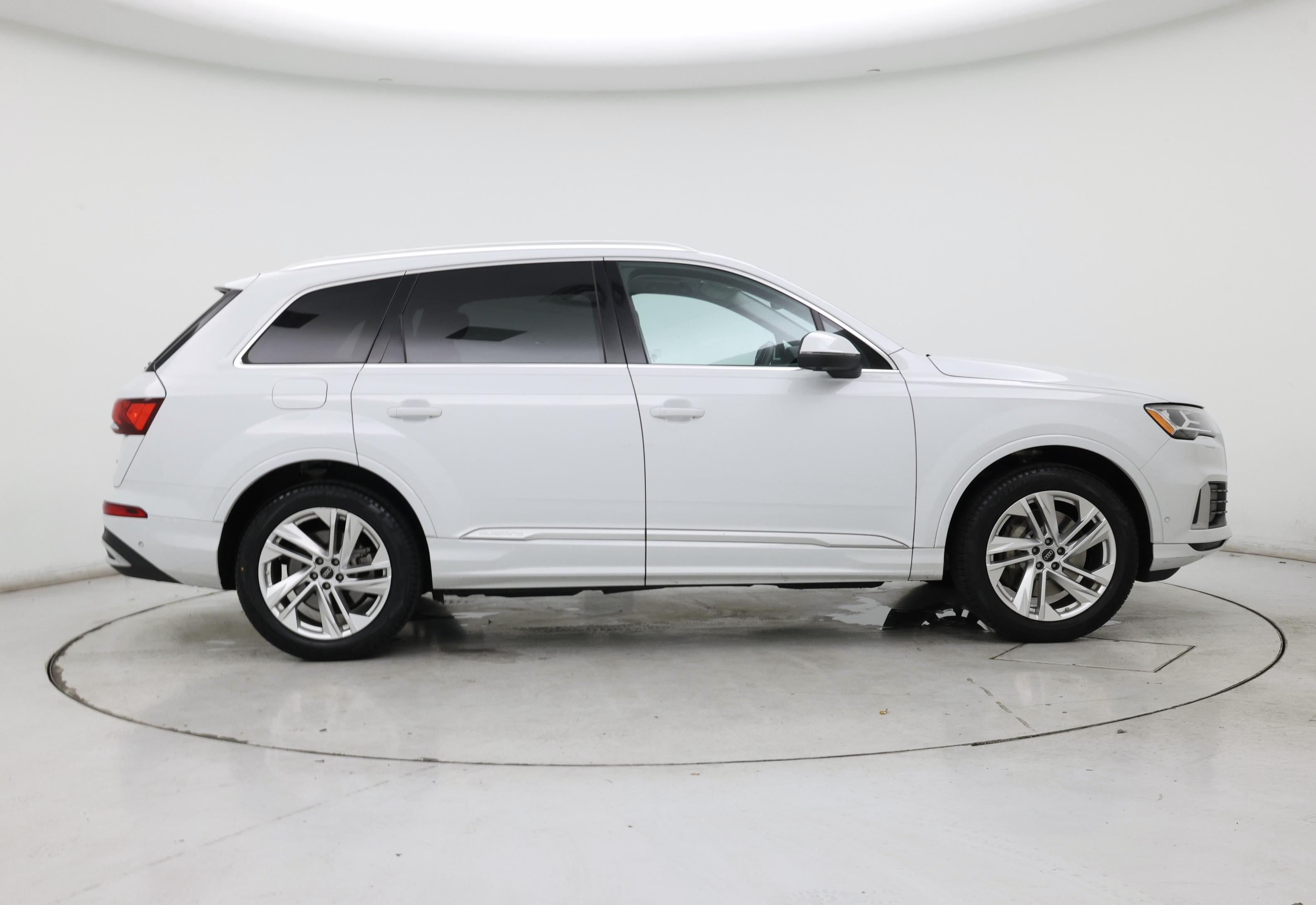 Thumbnail: 2023 Audi Q7 - 7