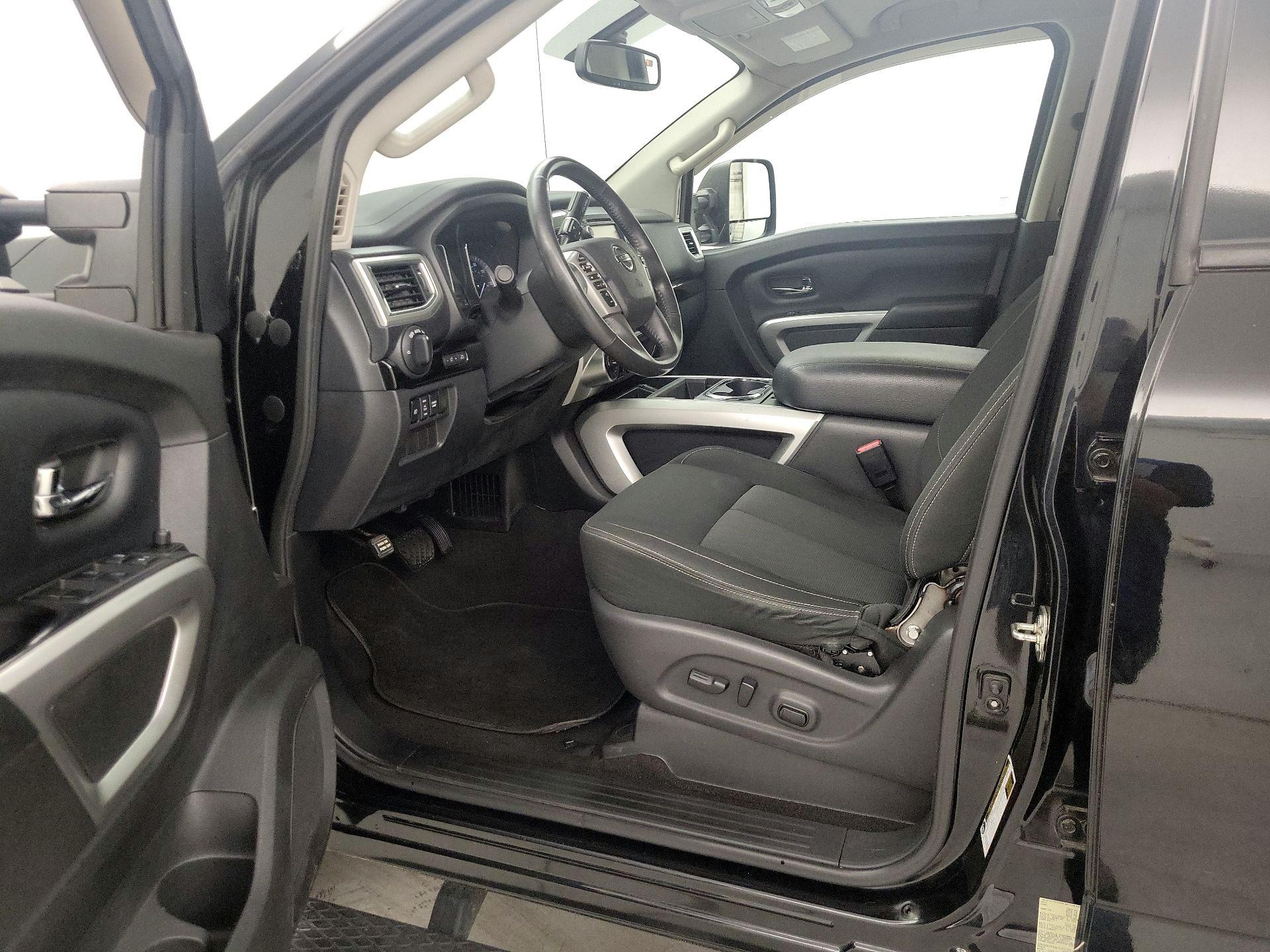 Thumbnail: 2017 Nissan Titan - 11