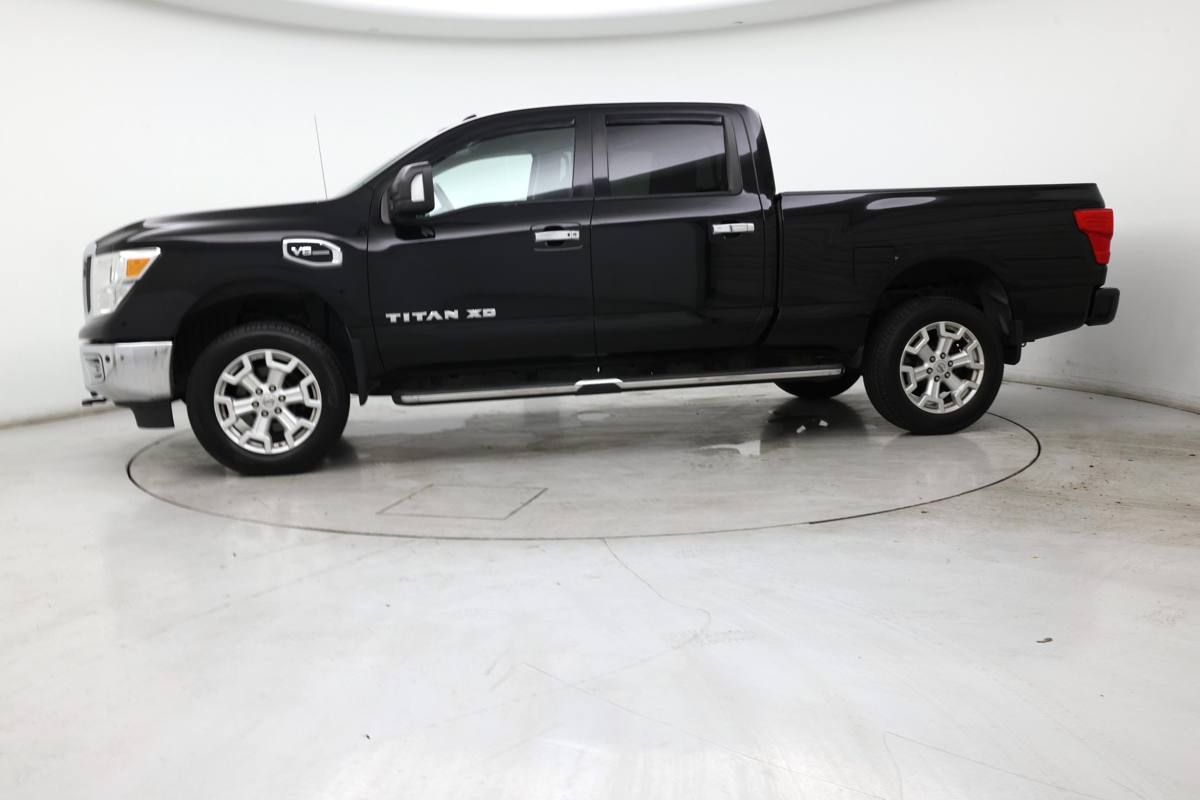 Thumbnail: 2017 Nissan Titan - 3