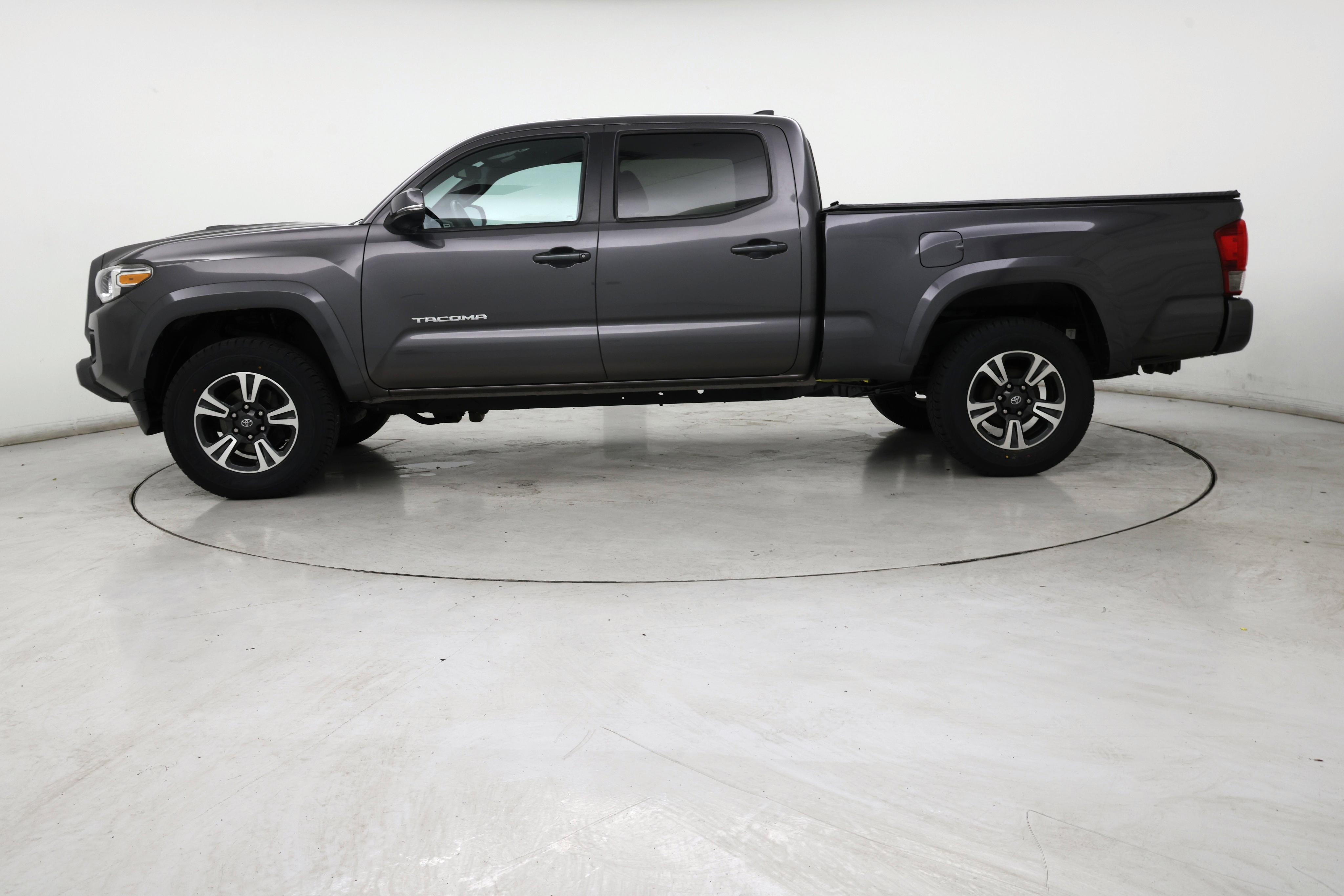 Thumbnail: 2016 Toyota Tacoma - 3