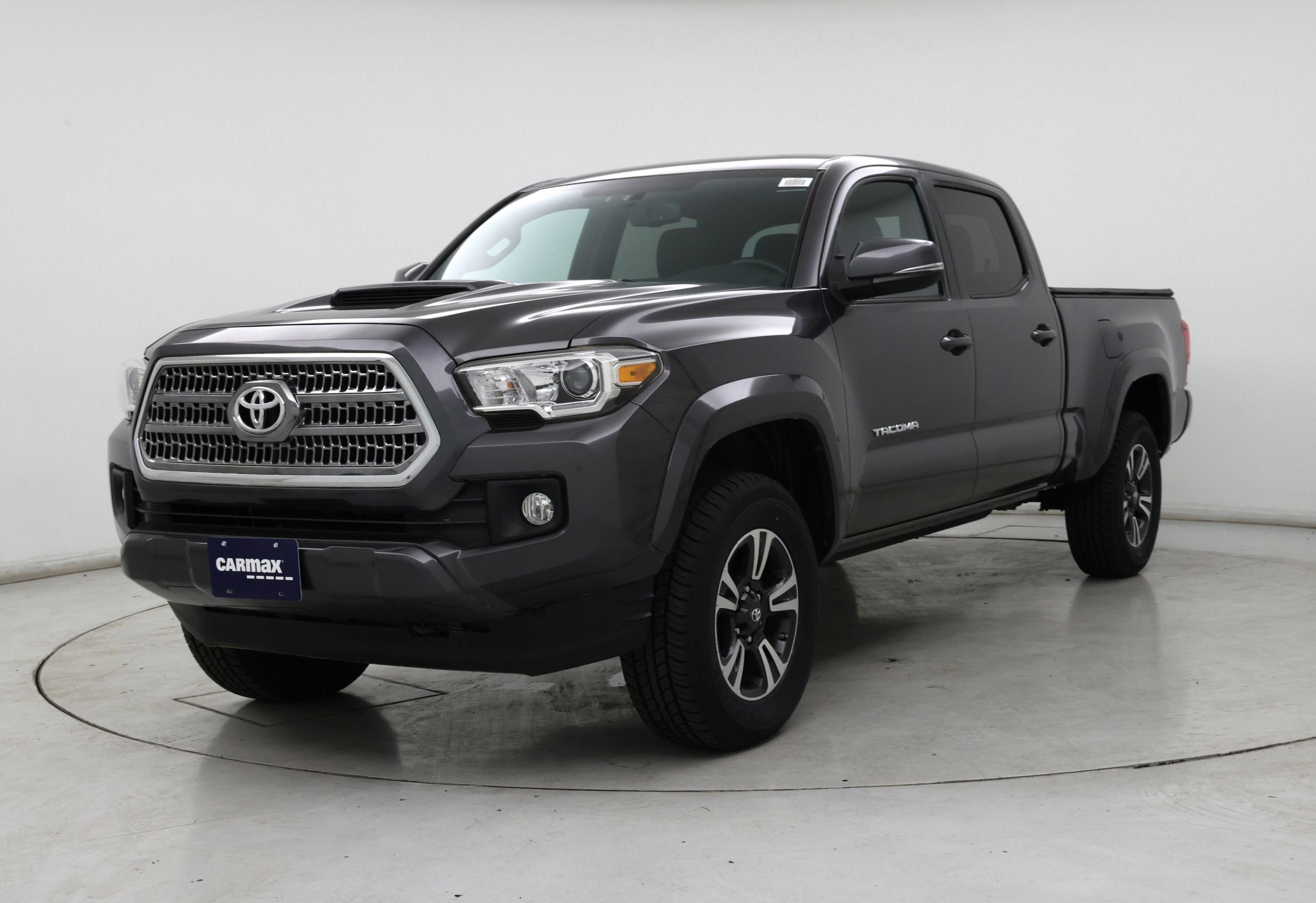Thumbnail: 2016 Toyota Tacoma - 4