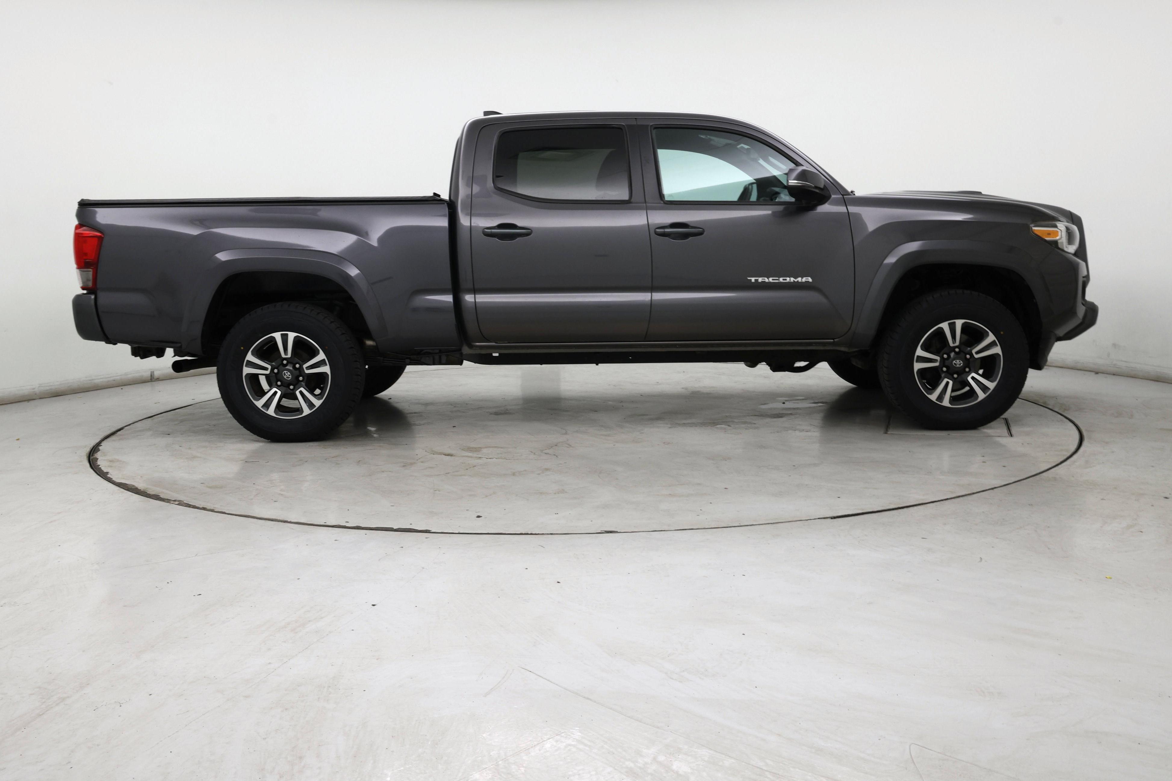 Thumbnail: 2016 Toyota Tacoma - 7