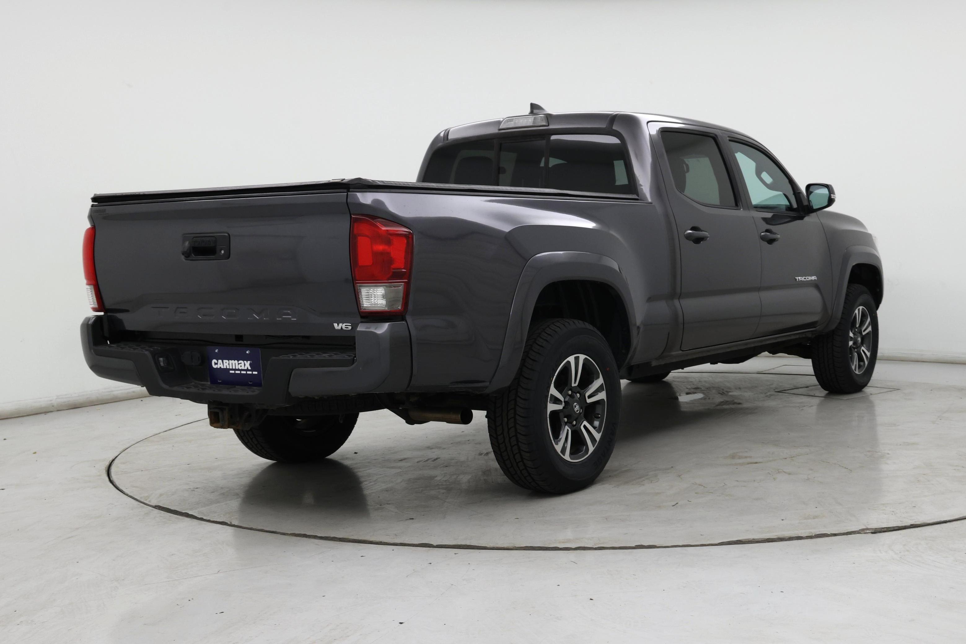 Thumbnail: 2016 Toyota Tacoma - 8