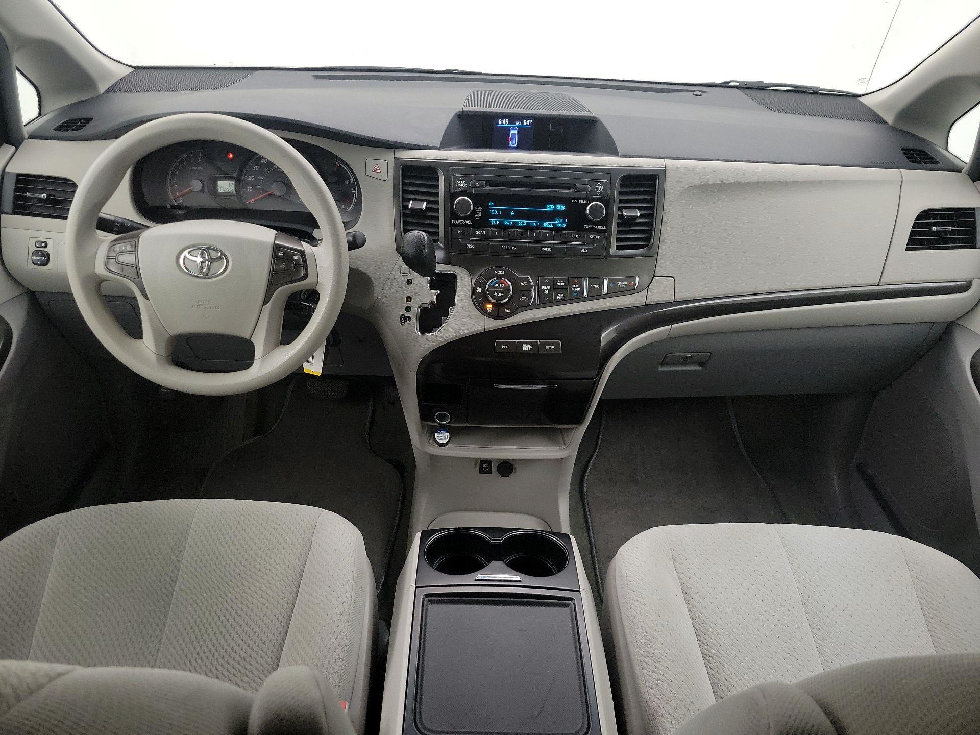 Thumbnail: 2014 Toyota Sienna - 9