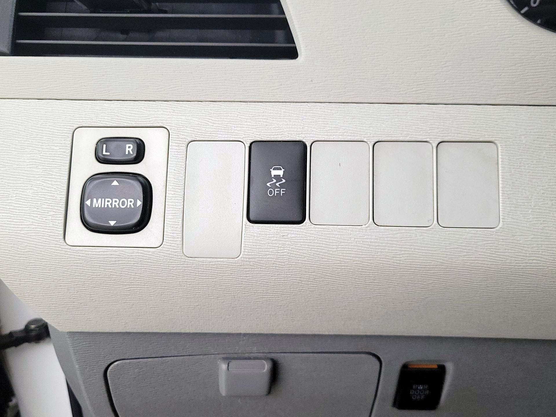 Thumbnail: 2014 Toyota Sienna - 13