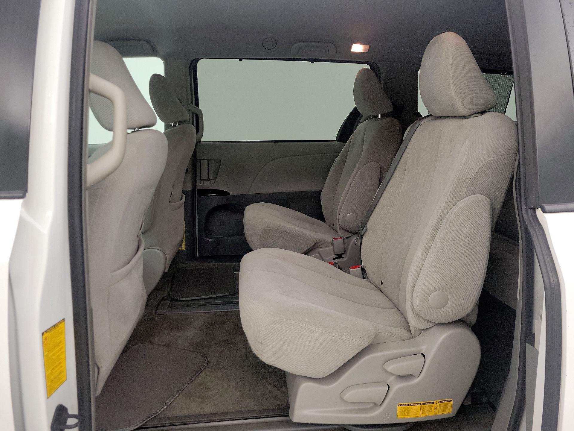 Thumbnail: 2014 Toyota Sienna - 19