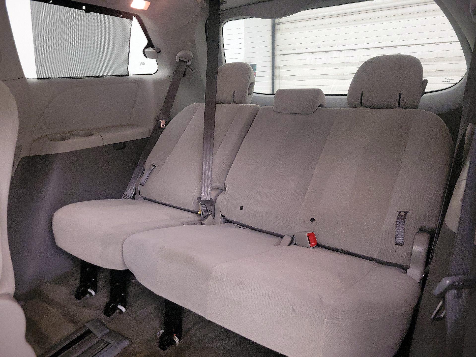 Thumbnail: 2014 Toyota Sienna - 20