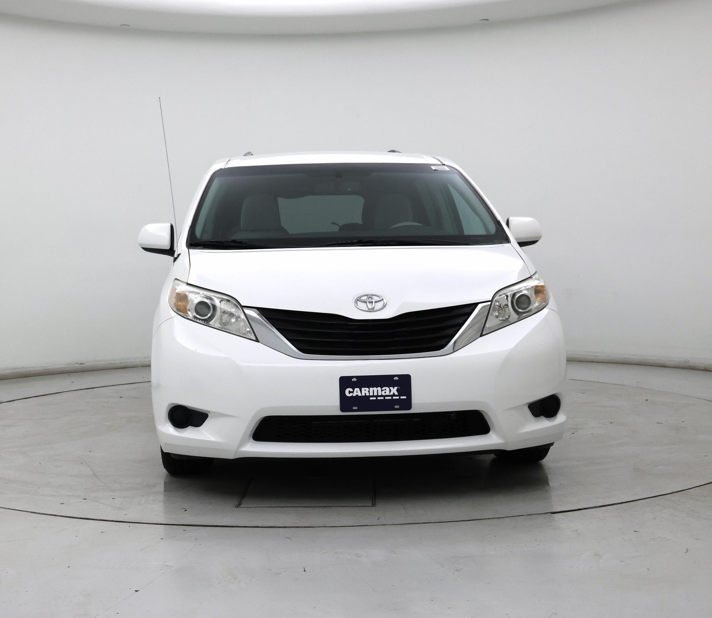 Thumbnail: 2014 Toyota Sienna - 5
