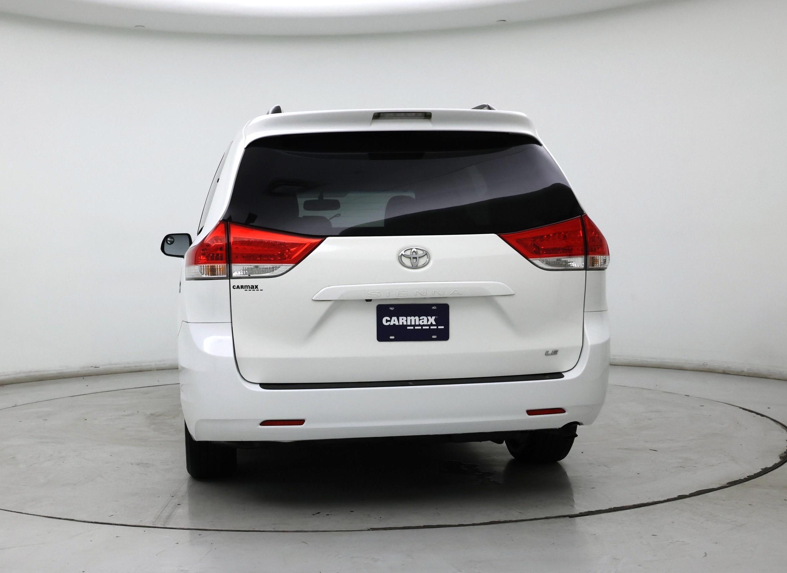 Thumbnail: 2014 Toyota Sienna - 6