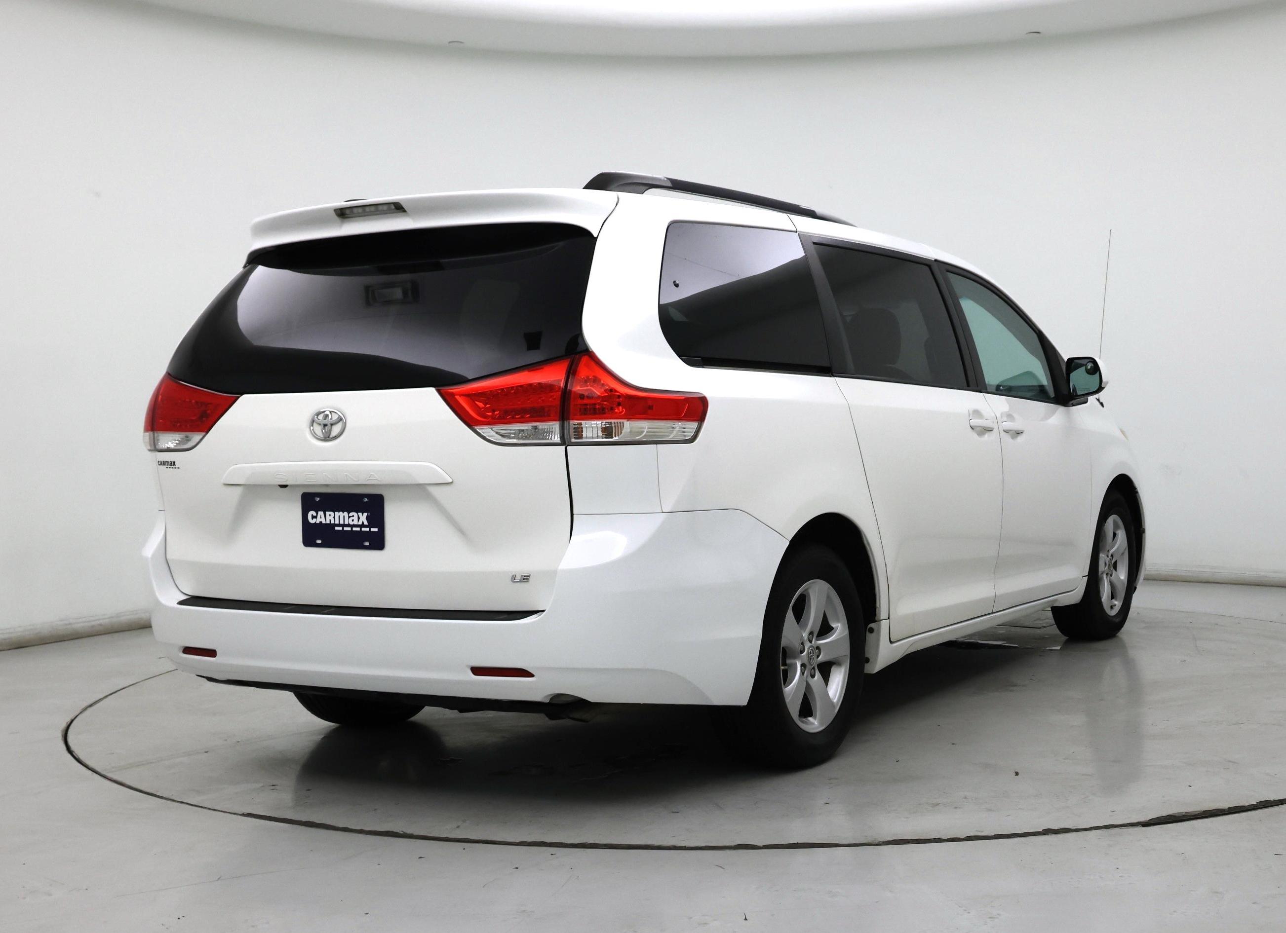 Thumbnail: 2014 Toyota Sienna - 8