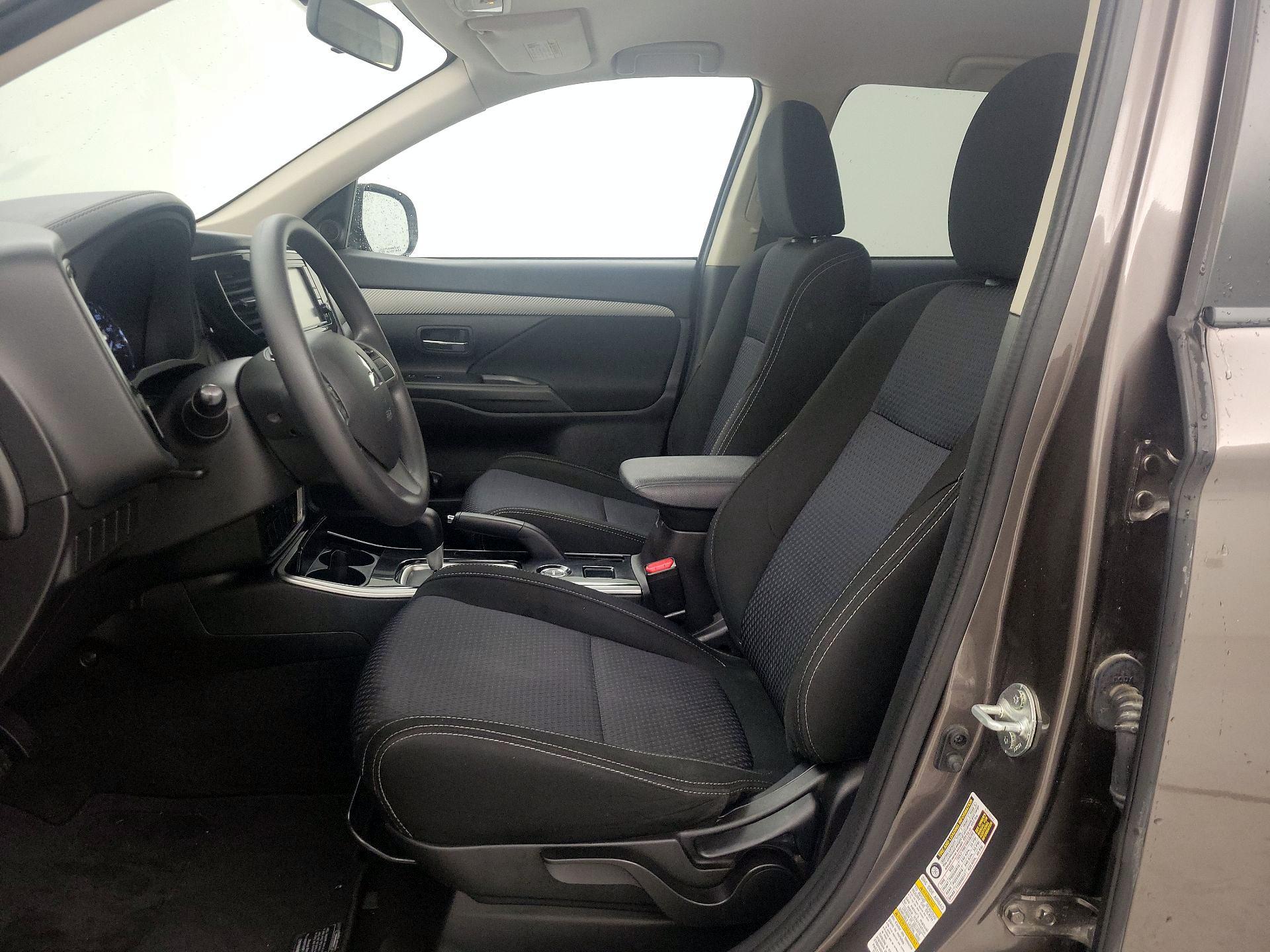 Thumbnail: 2018 Mitsubishi Outlander - 11