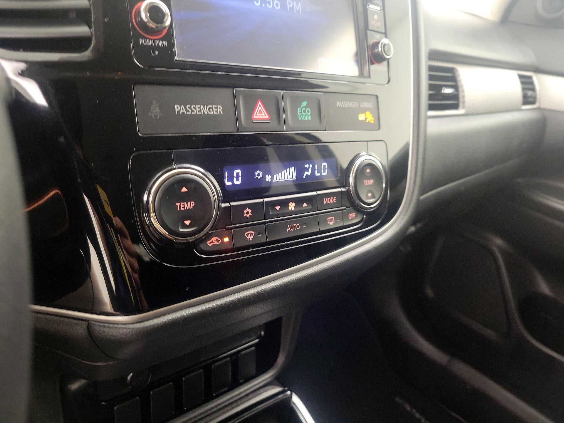 Thumbnail: 2018 Mitsubishi Outlander - 16