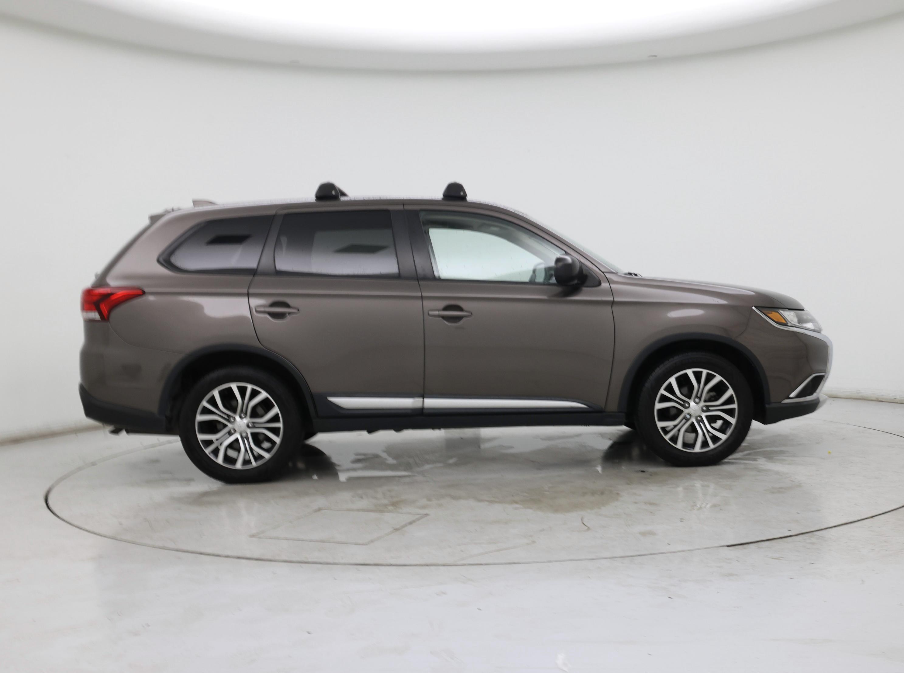 Thumbnail: 2018 Mitsubishi Outlander - 7