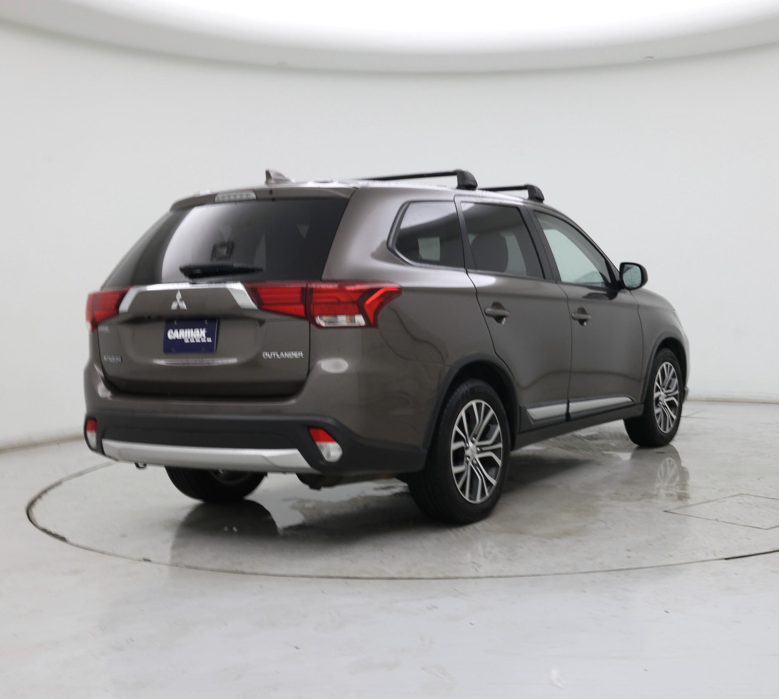 Thumbnail: 2018 Mitsubishi Outlander - 8