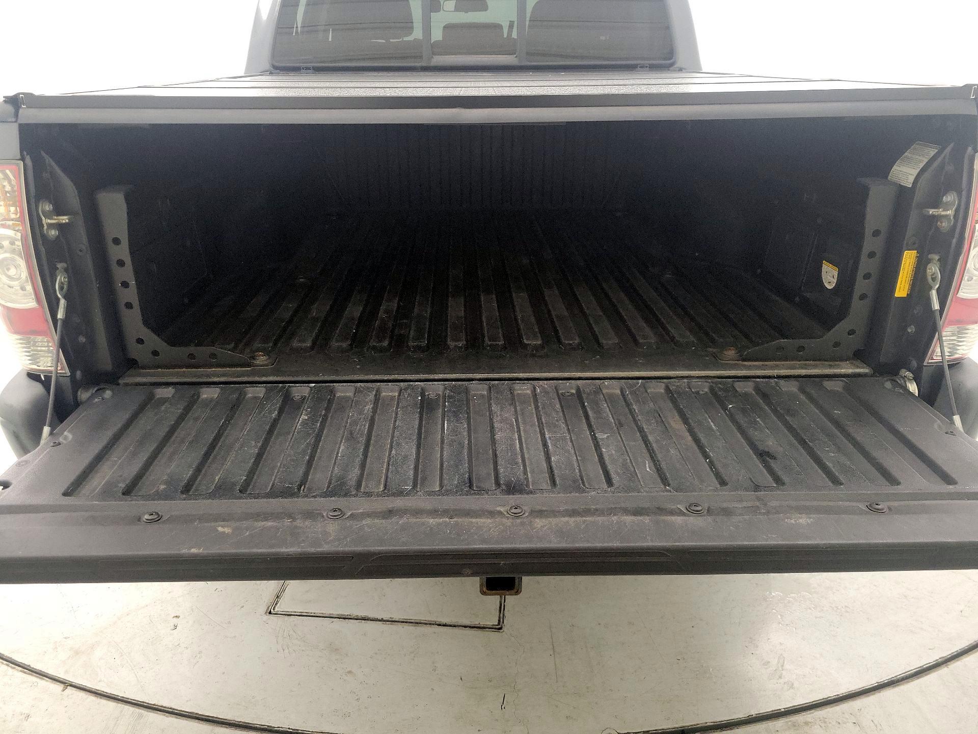 Thumbnail: 2015 Toyota Tacoma - 20
