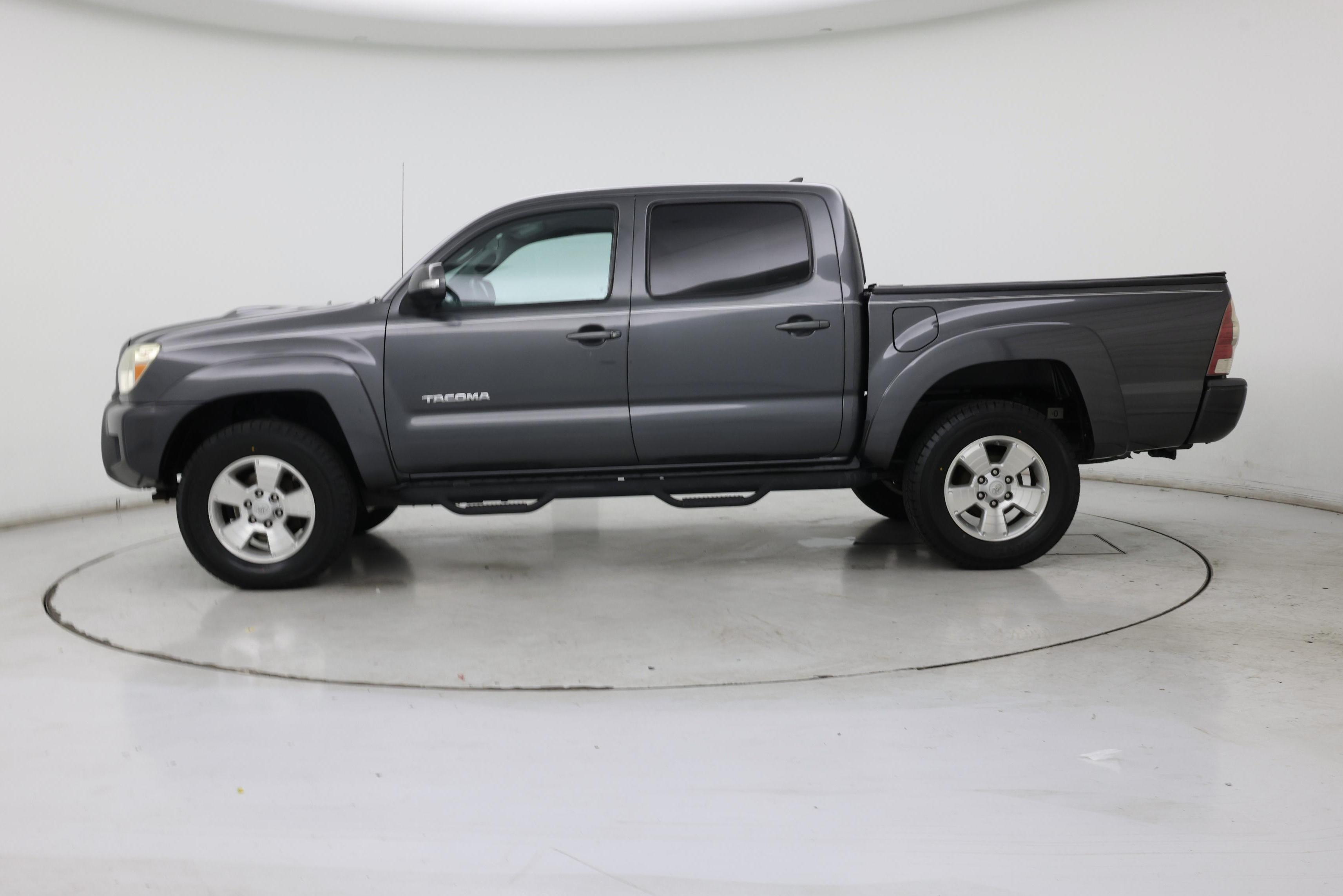 Thumbnail: 2015 Toyota Tacoma - 3