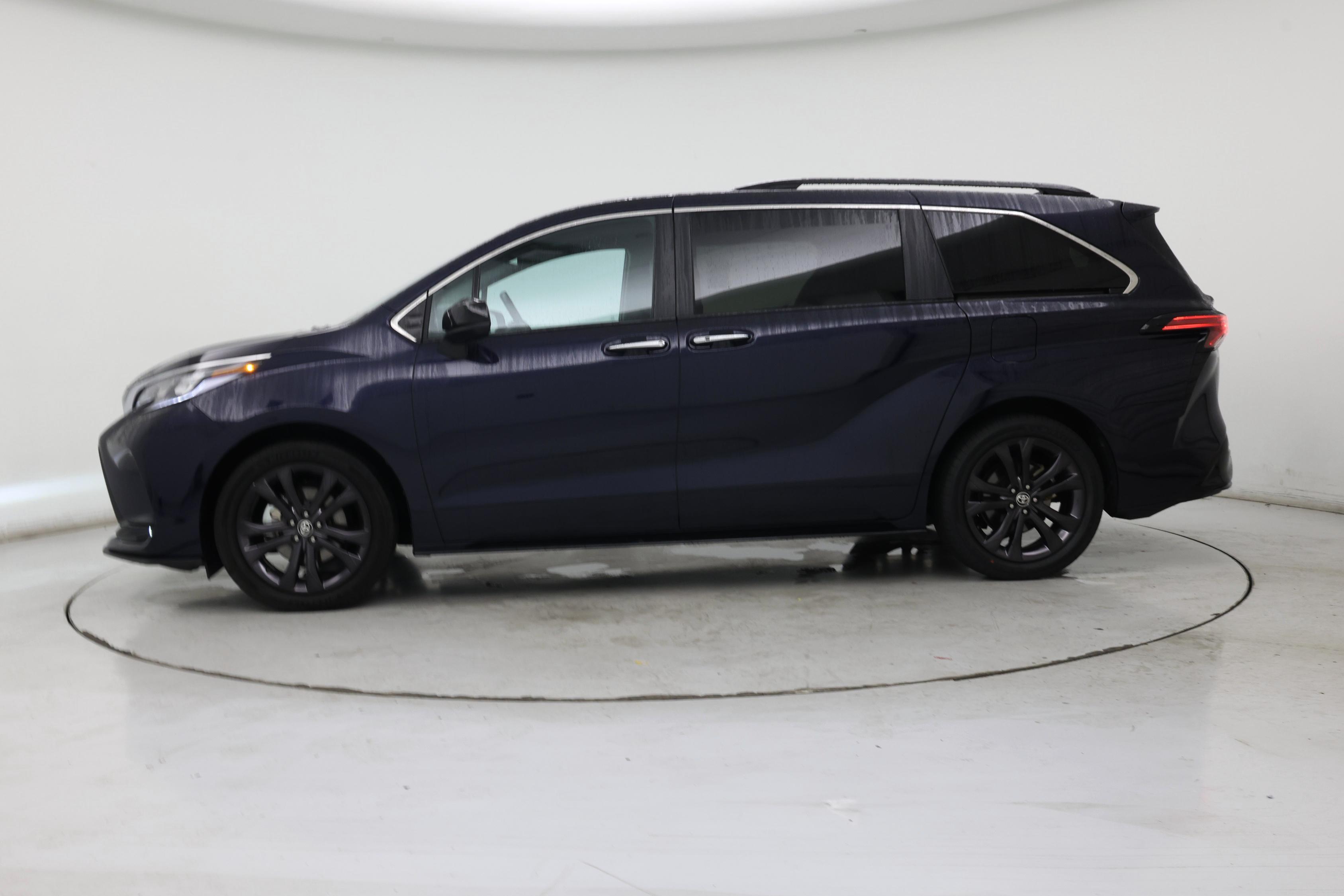 Thumbnail: 2024 Toyota Sienna - 3