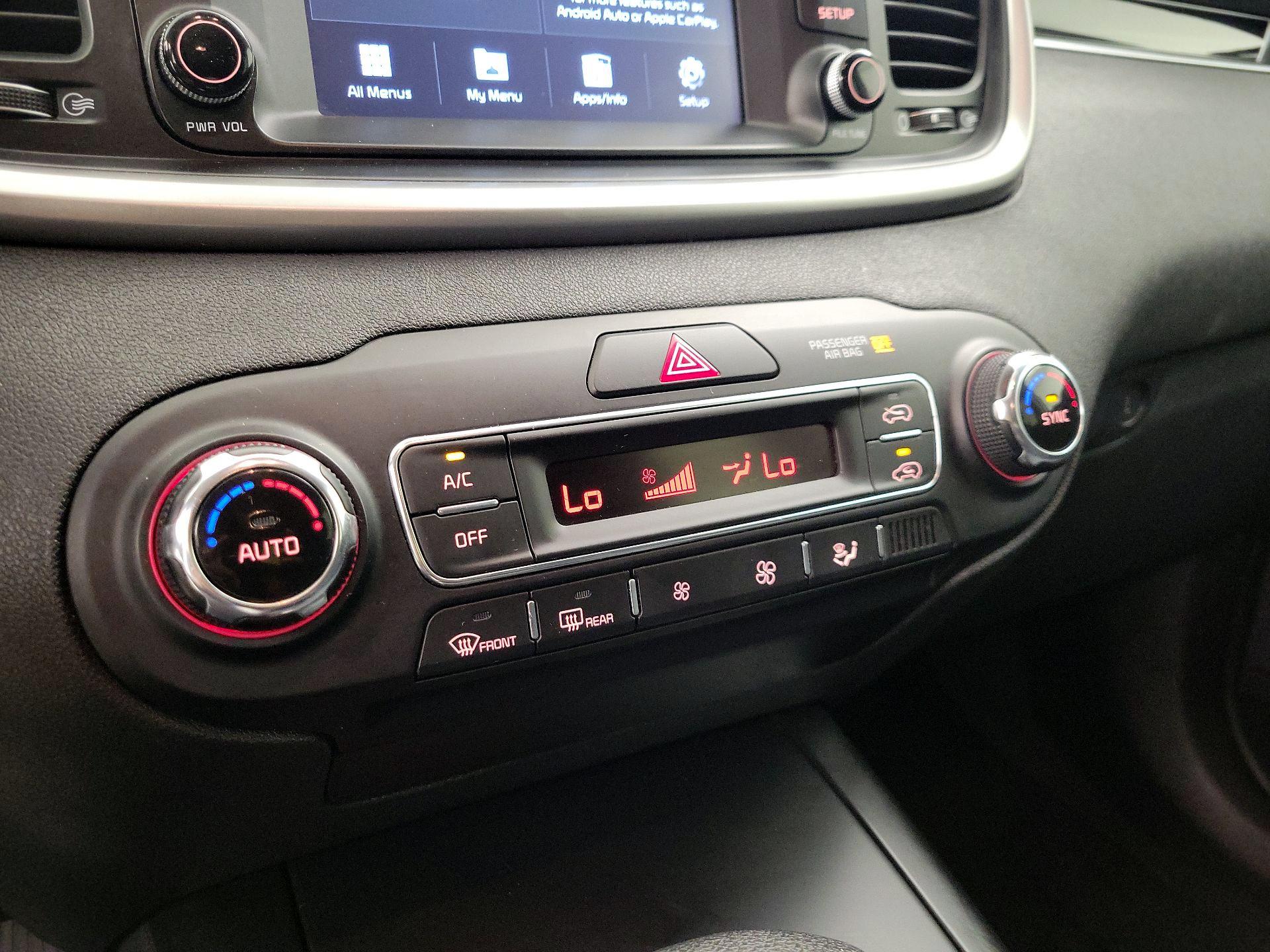 Thumbnail: 2019 Kia Sorento - 16