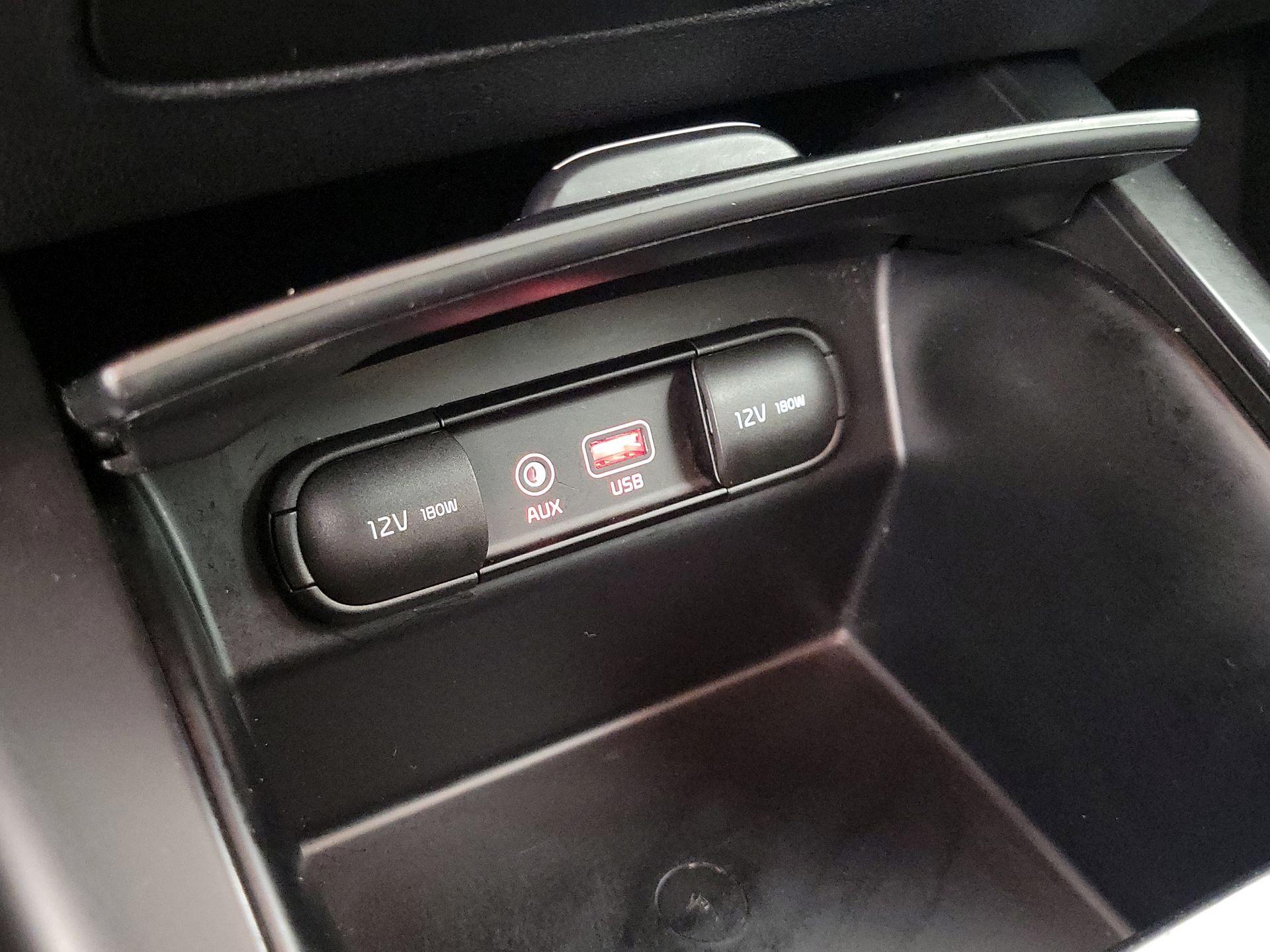 Thumbnail: 2019 Kia Sorento - 18
