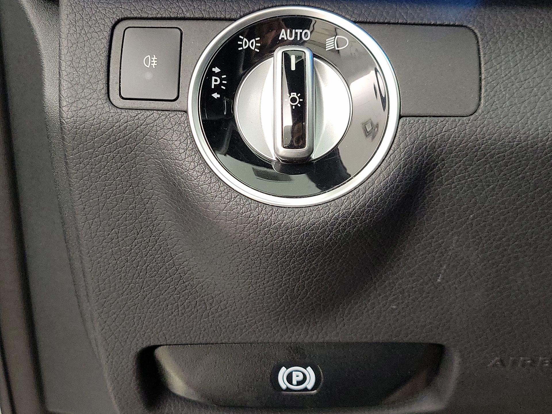 Thumbnail: 2016 Mercedes-Benz E-Class - 13