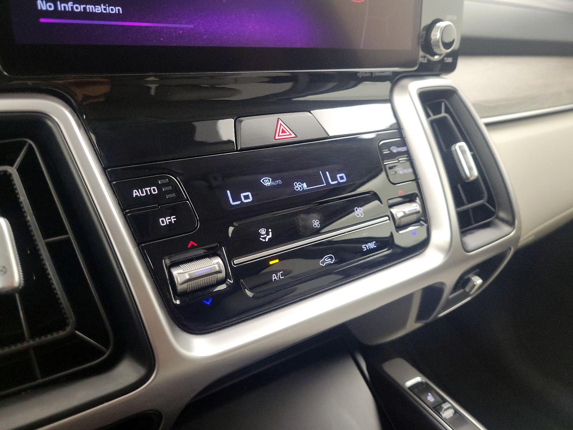 Thumbnail: 2022 Kia Sorento - 17