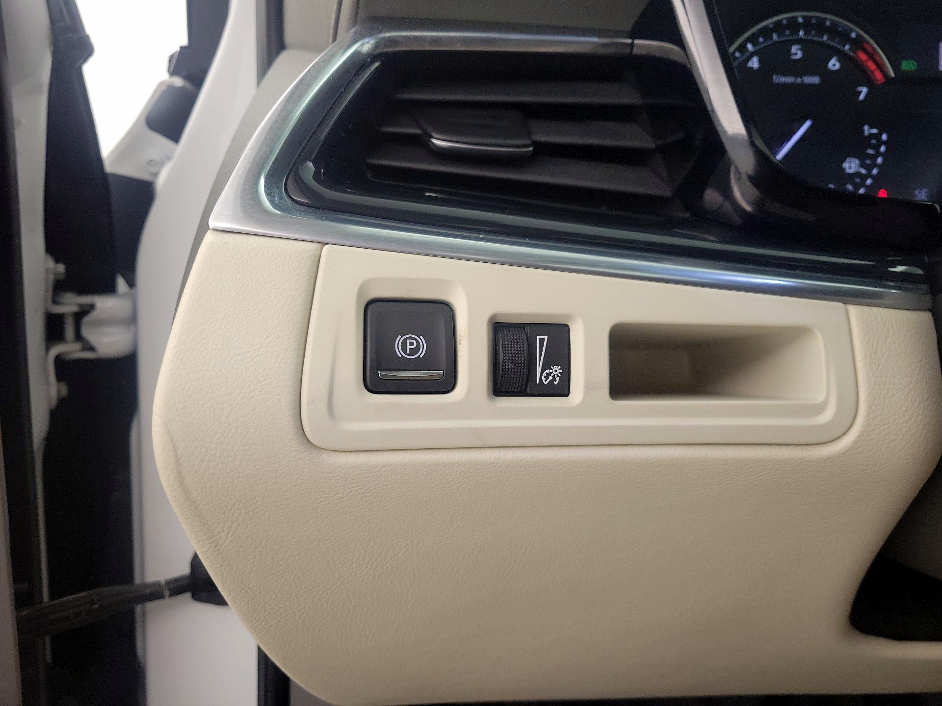 Thumbnail: 2020 Cadillac XT6 - 13