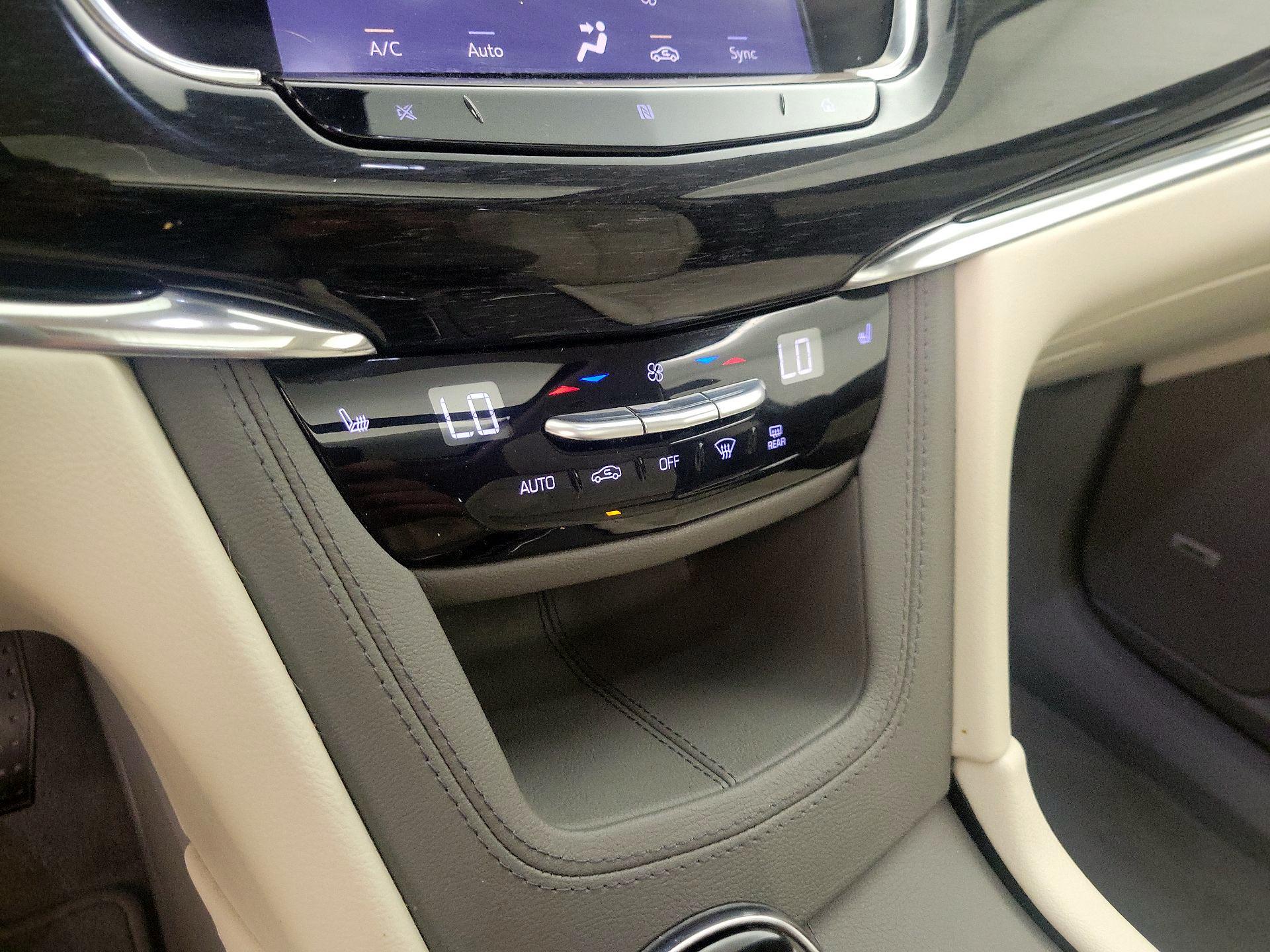 Thumbnail: 2020 Cadillac XT6 - 17