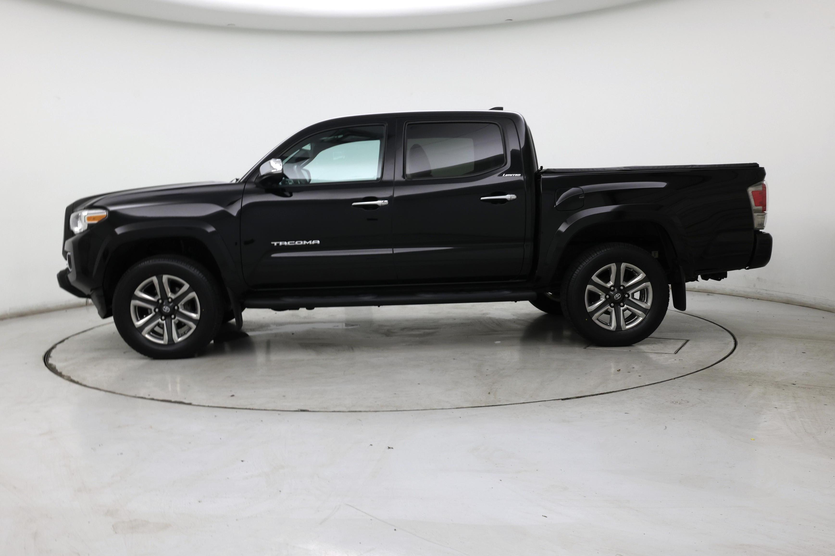 Thumbnail: 2017 Toyota Tacoma - 3