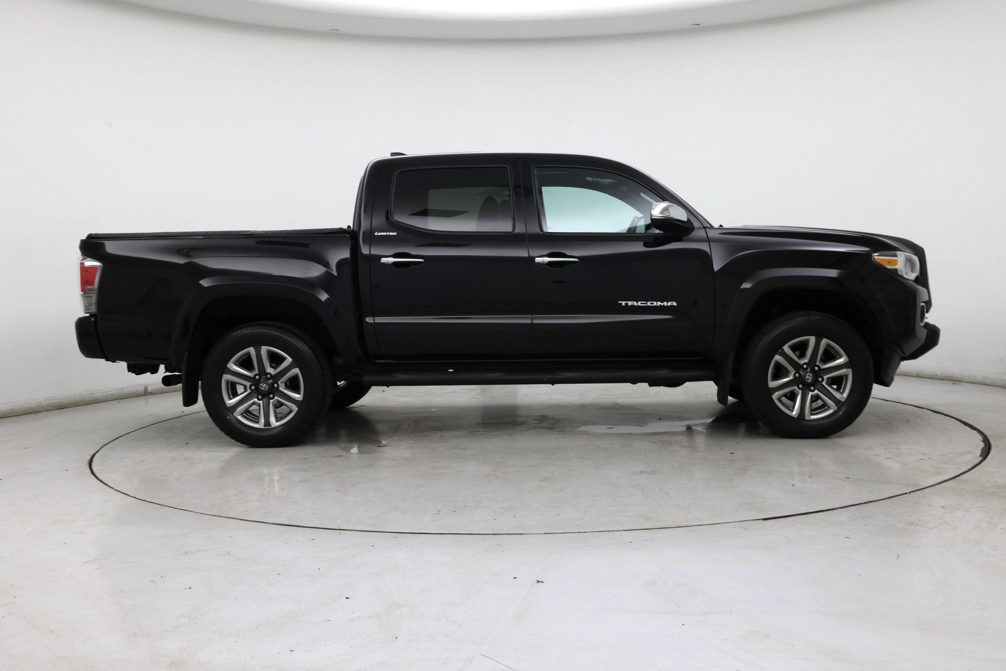 Thumbnail: 2017 Toyota Tacoma - 7