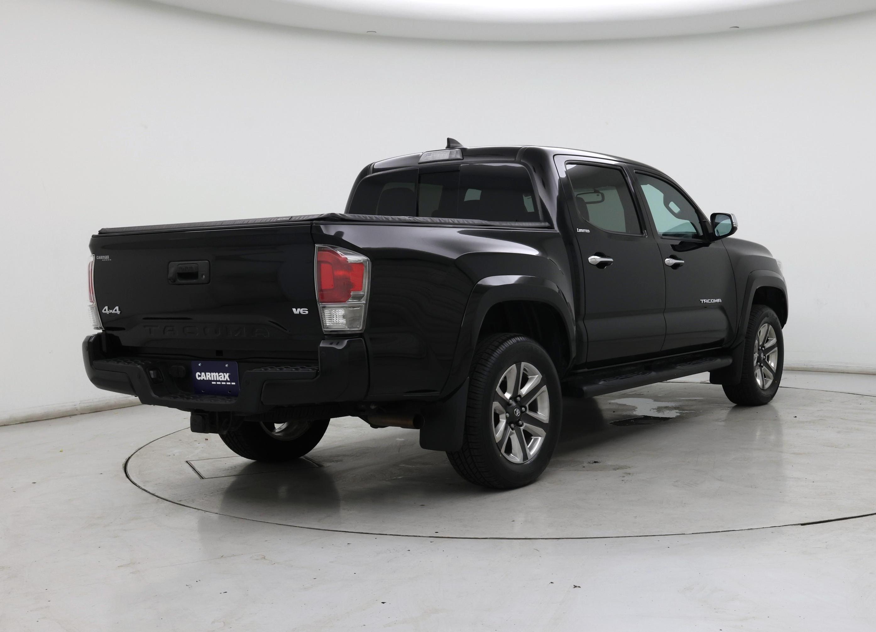 Thumbnail: 2017 Toyota Tacoma - 8