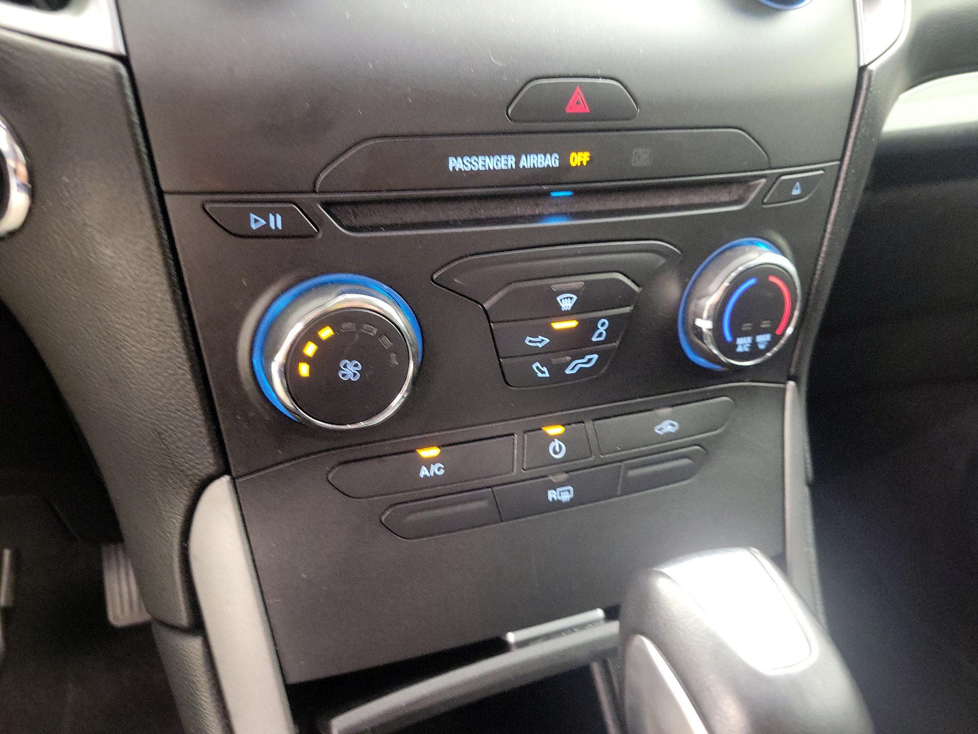 Thumbnail: 2017 Ford Edge - 16