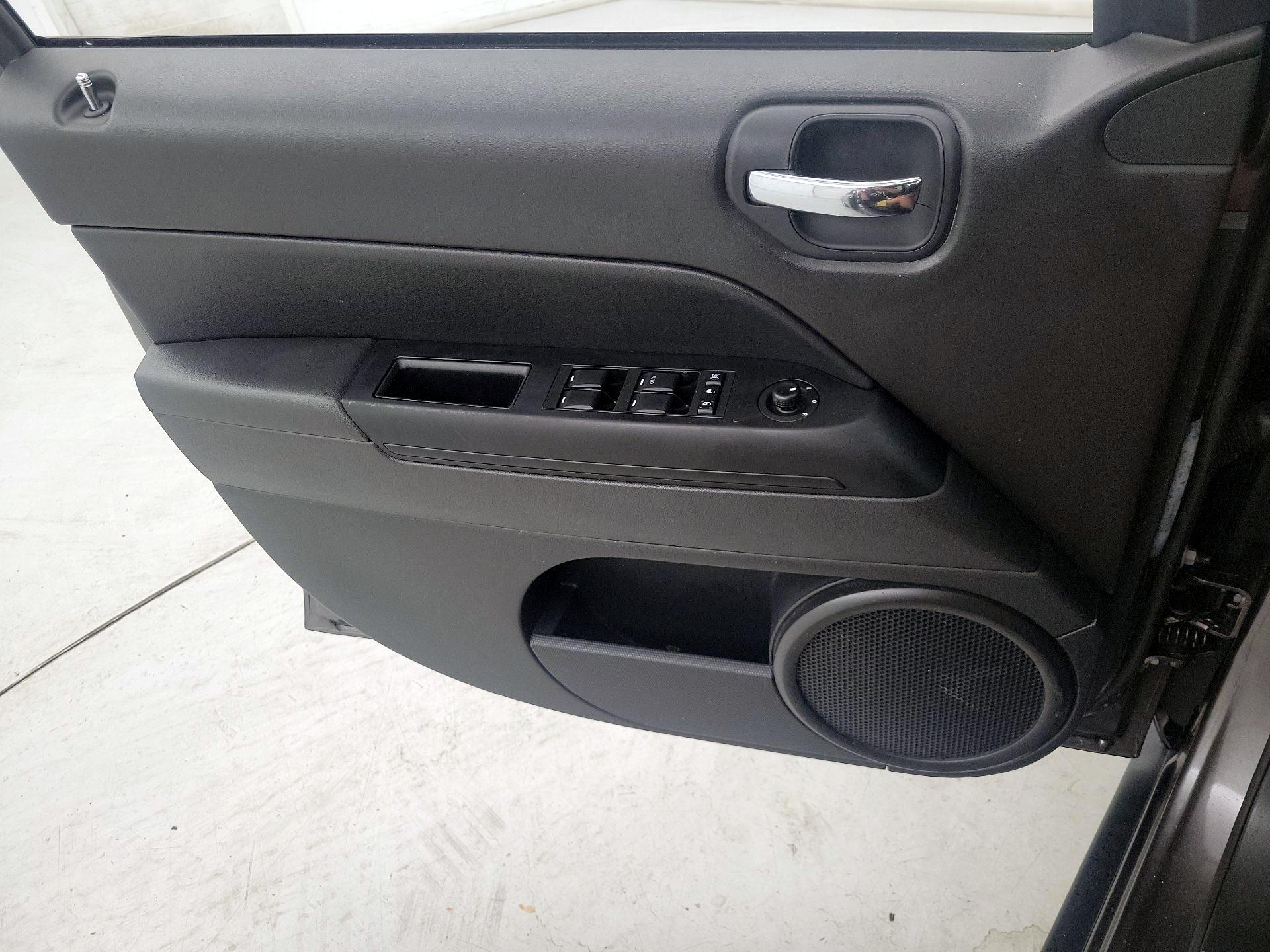 Thumbnail: 2016 Jeep Compass - 12