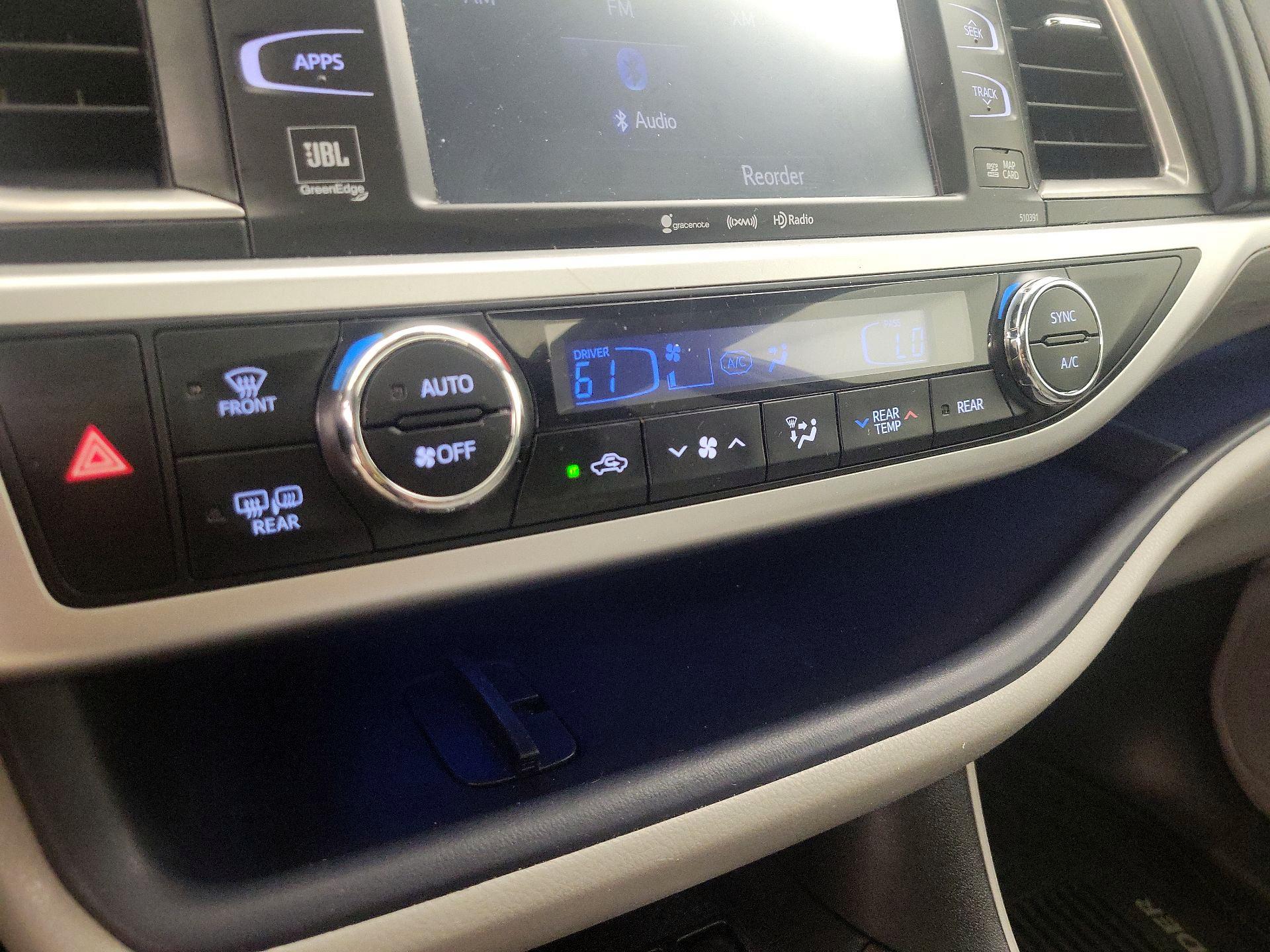 Thumbnail: 2019 Toyota Highlander - 17